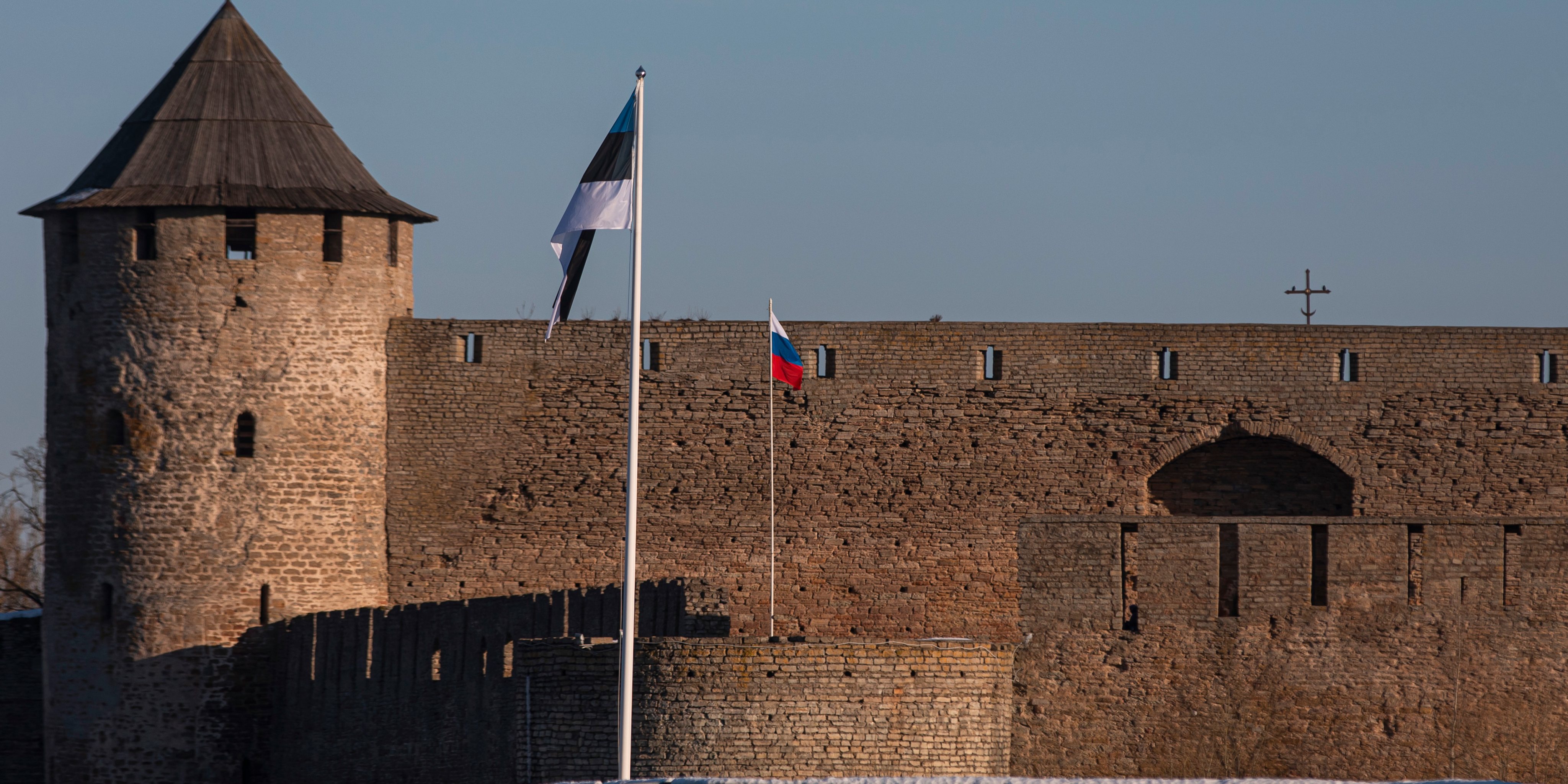 A fortaleza de Ivangorod, na Rússia, em frente a território europeu na cidade de Narva