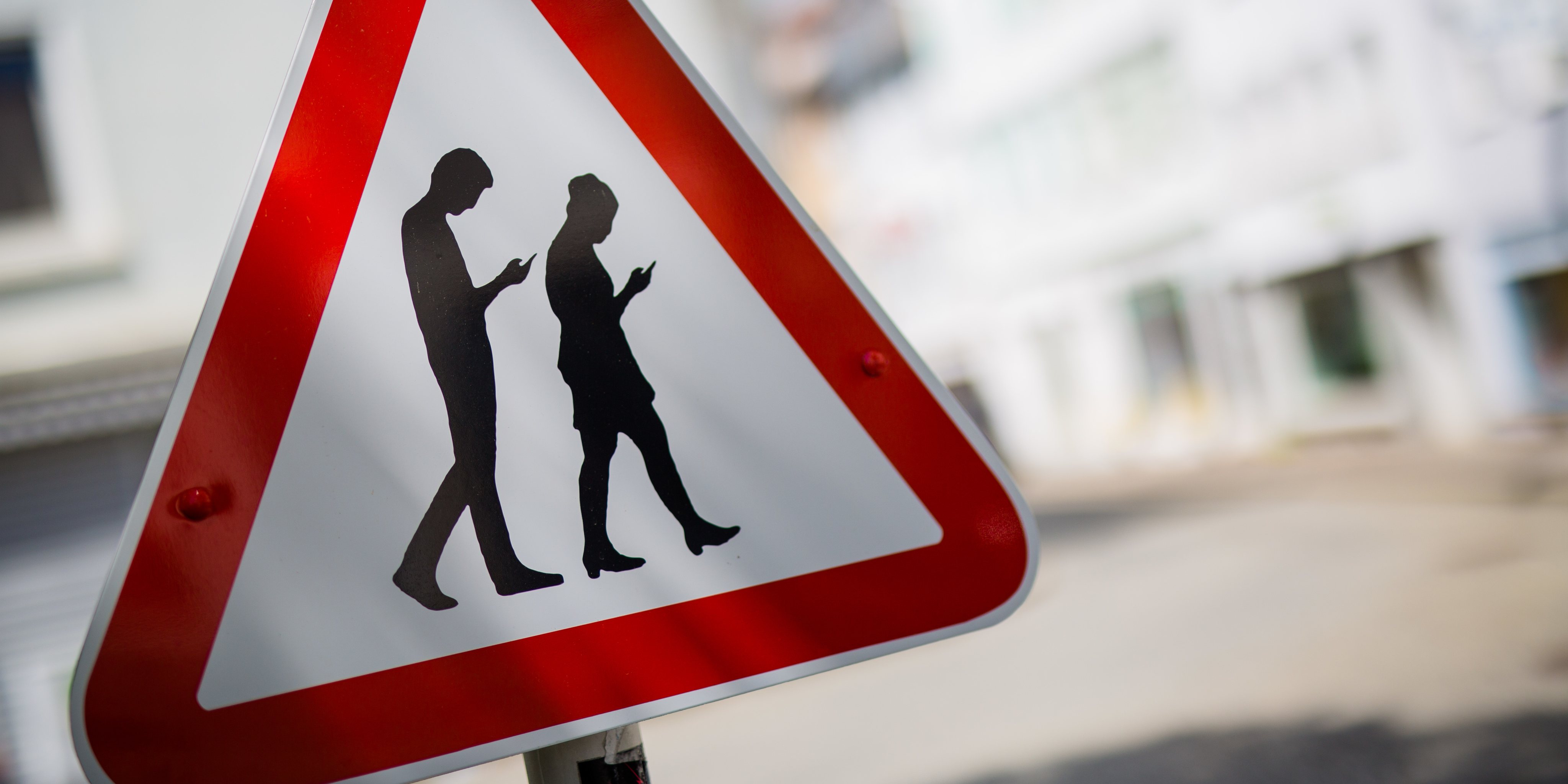 TOPSHOT-GERMANY-CAUTION-SIGN-SMARTPHONE-ZOMBIE-SMOMBIE