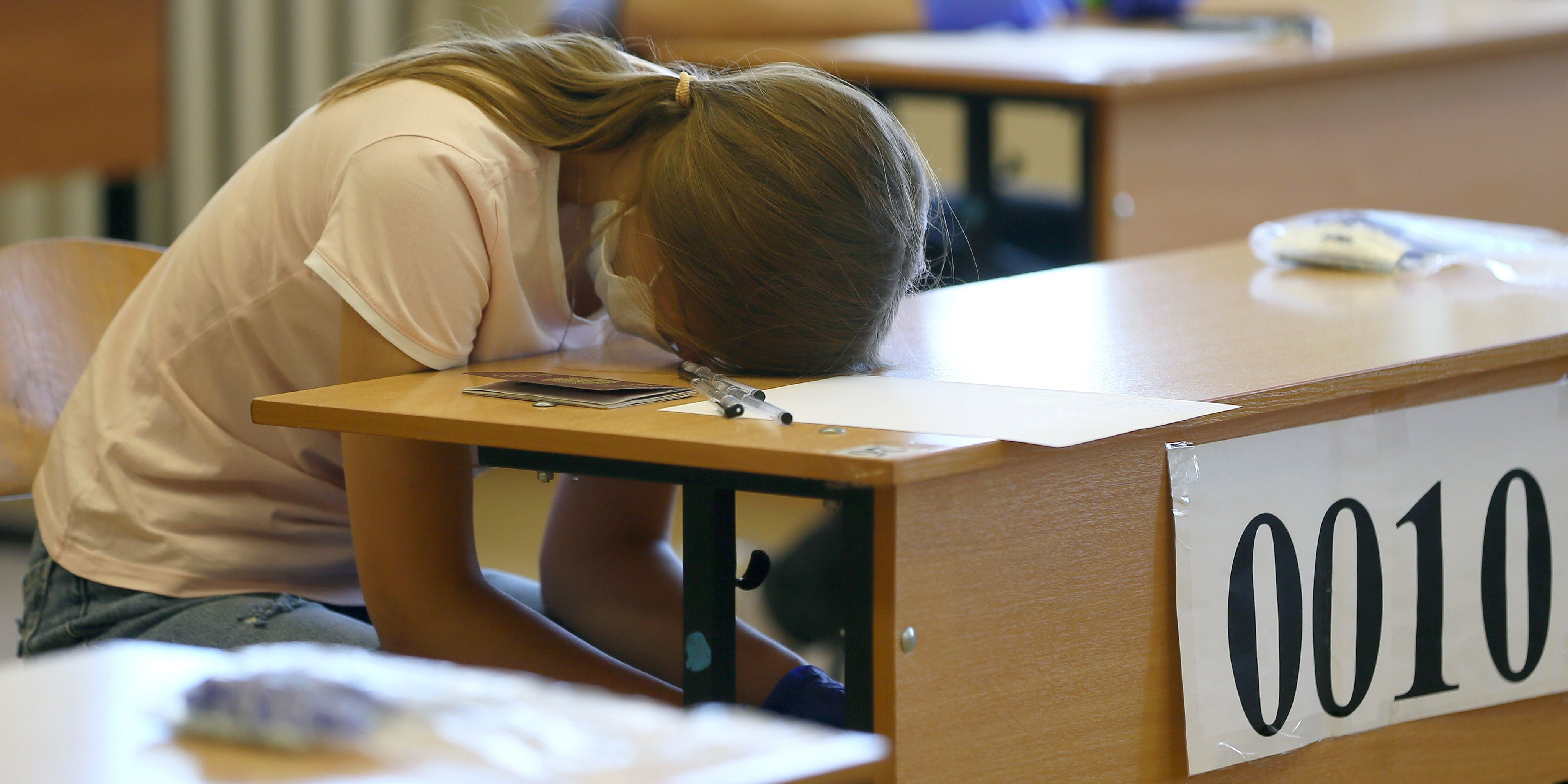 Students take Unified State Exam in maths at Ivanovo&#039;s secondary school No 8