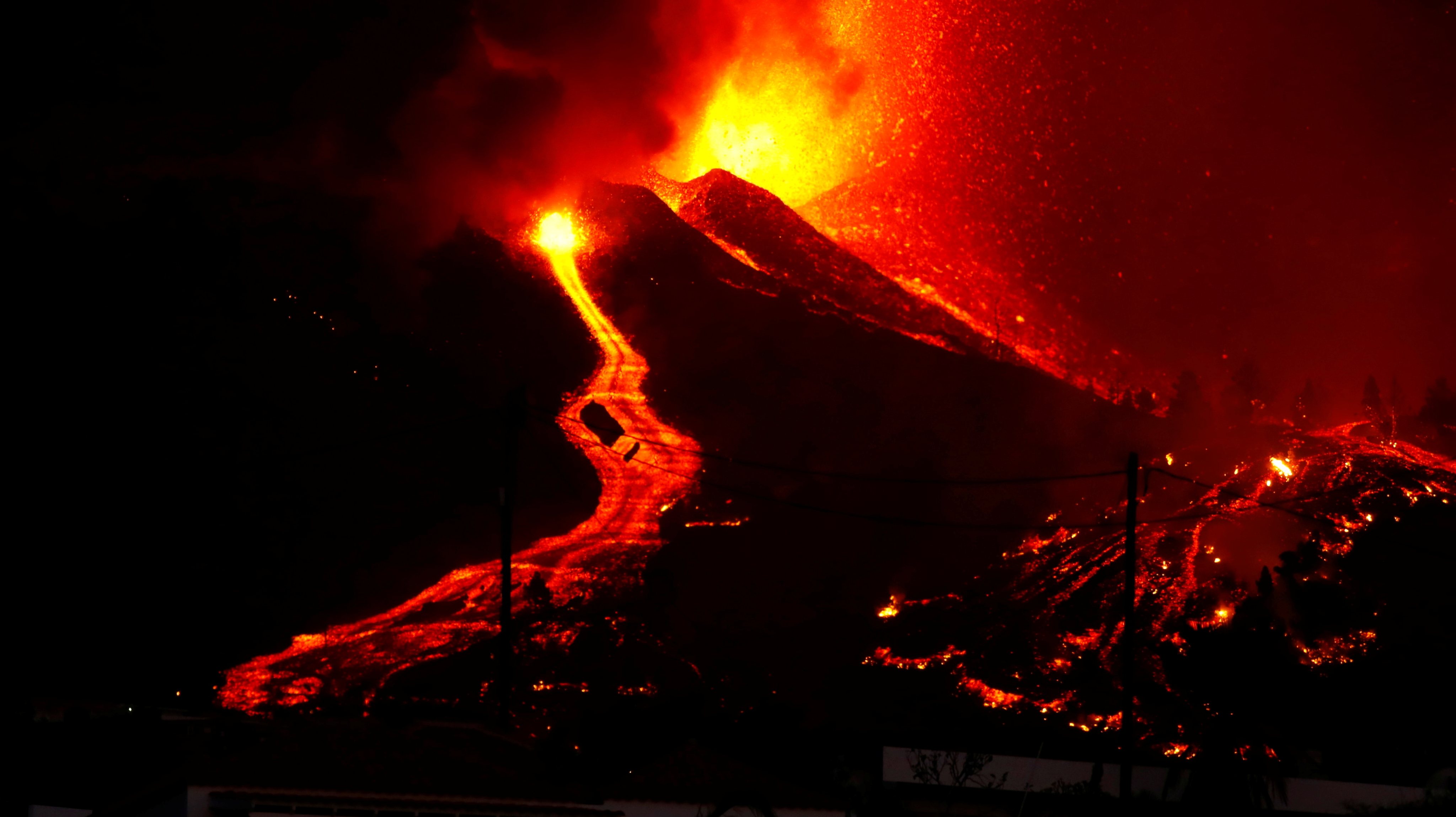 No domingo, dia 7 de abril, foi registado um aumento no fluxo de lava