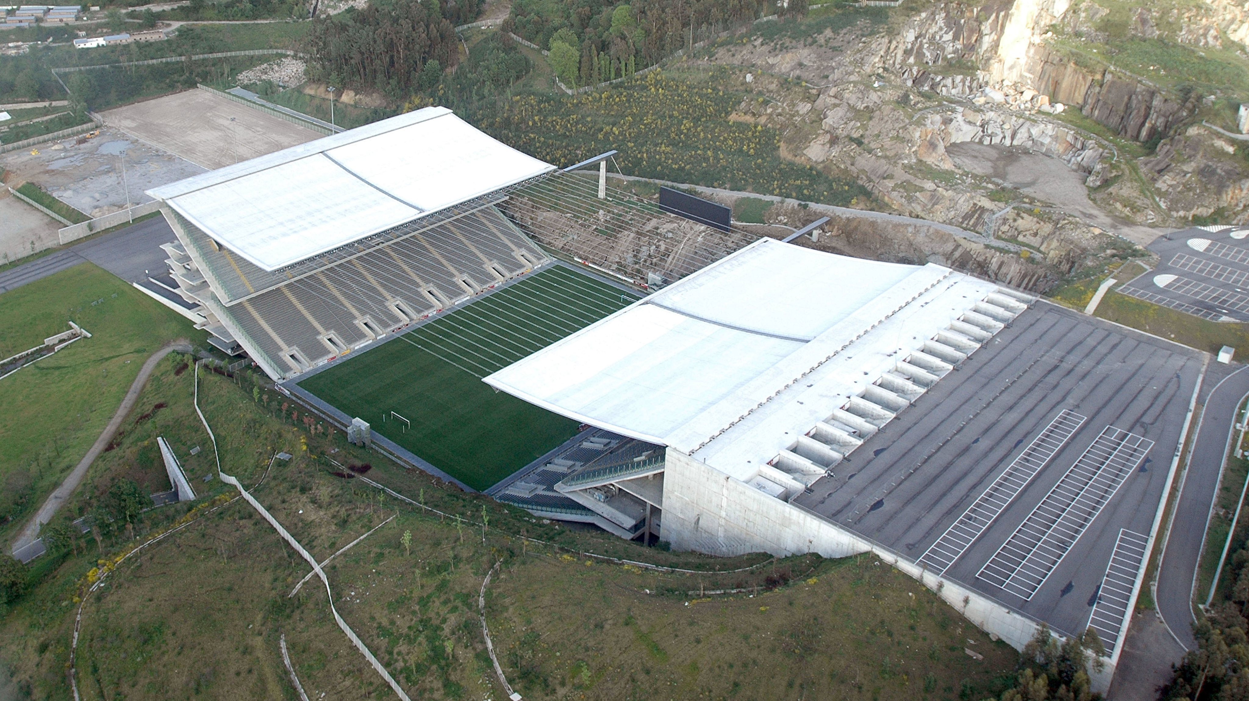 O Sporting de Braga paga 500 euros de renda mensal pela utilização do estádio