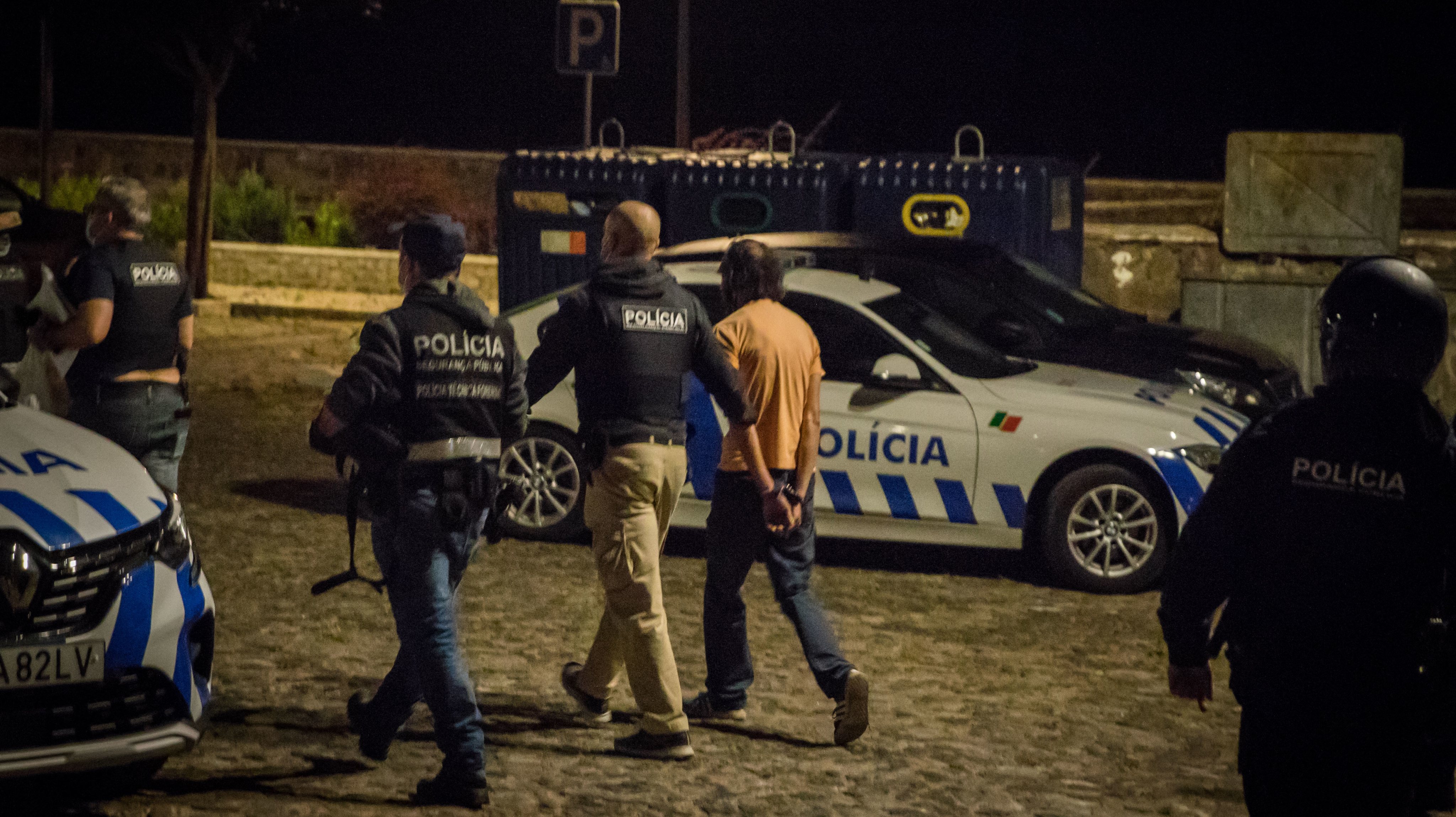 Oito homens e uma mulher acusados de tráfico de droga na área de Lisboa