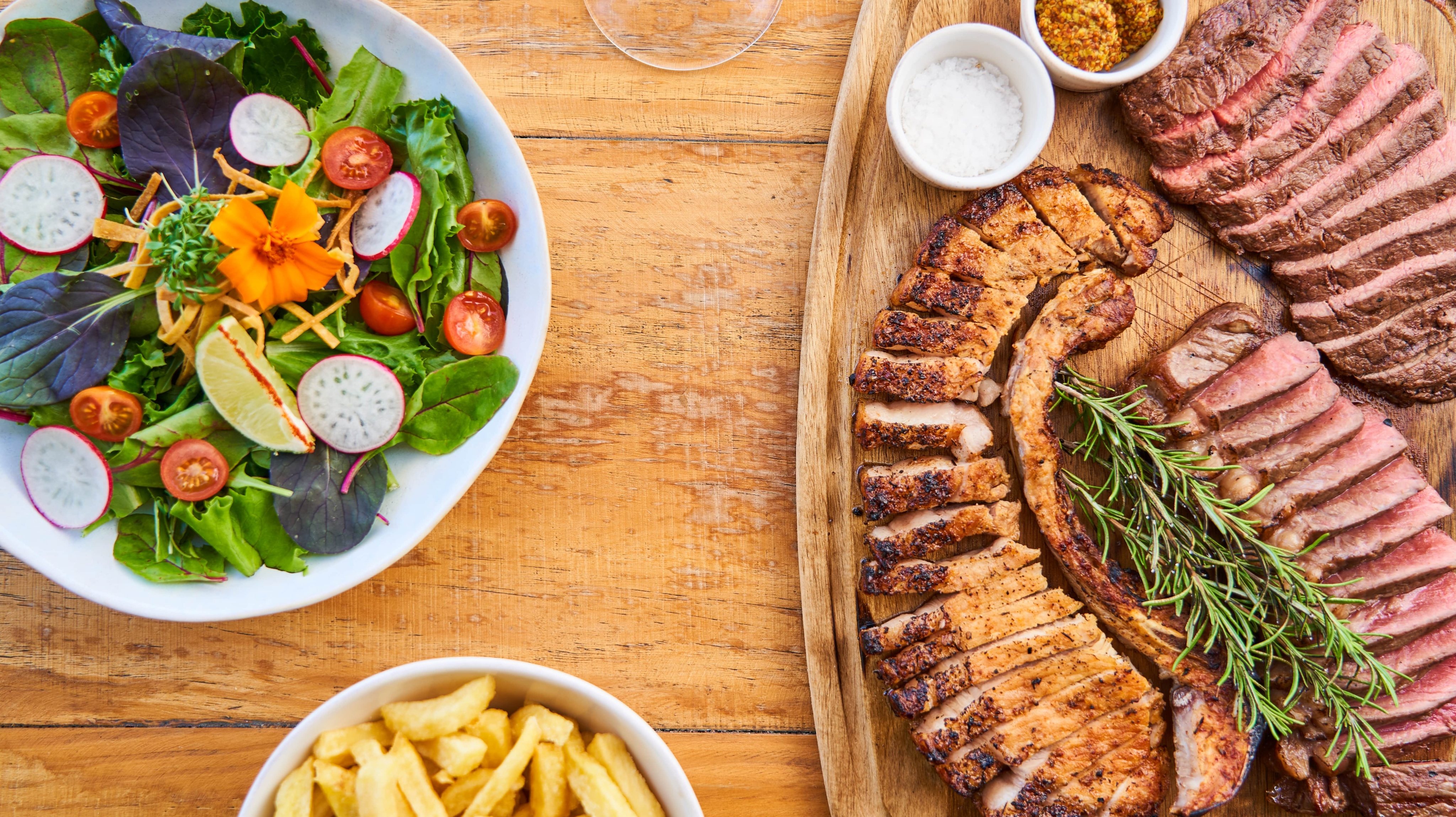 O Playa serve tábuas de carnes de cortes premium provenientes do Brasil e da Argentina