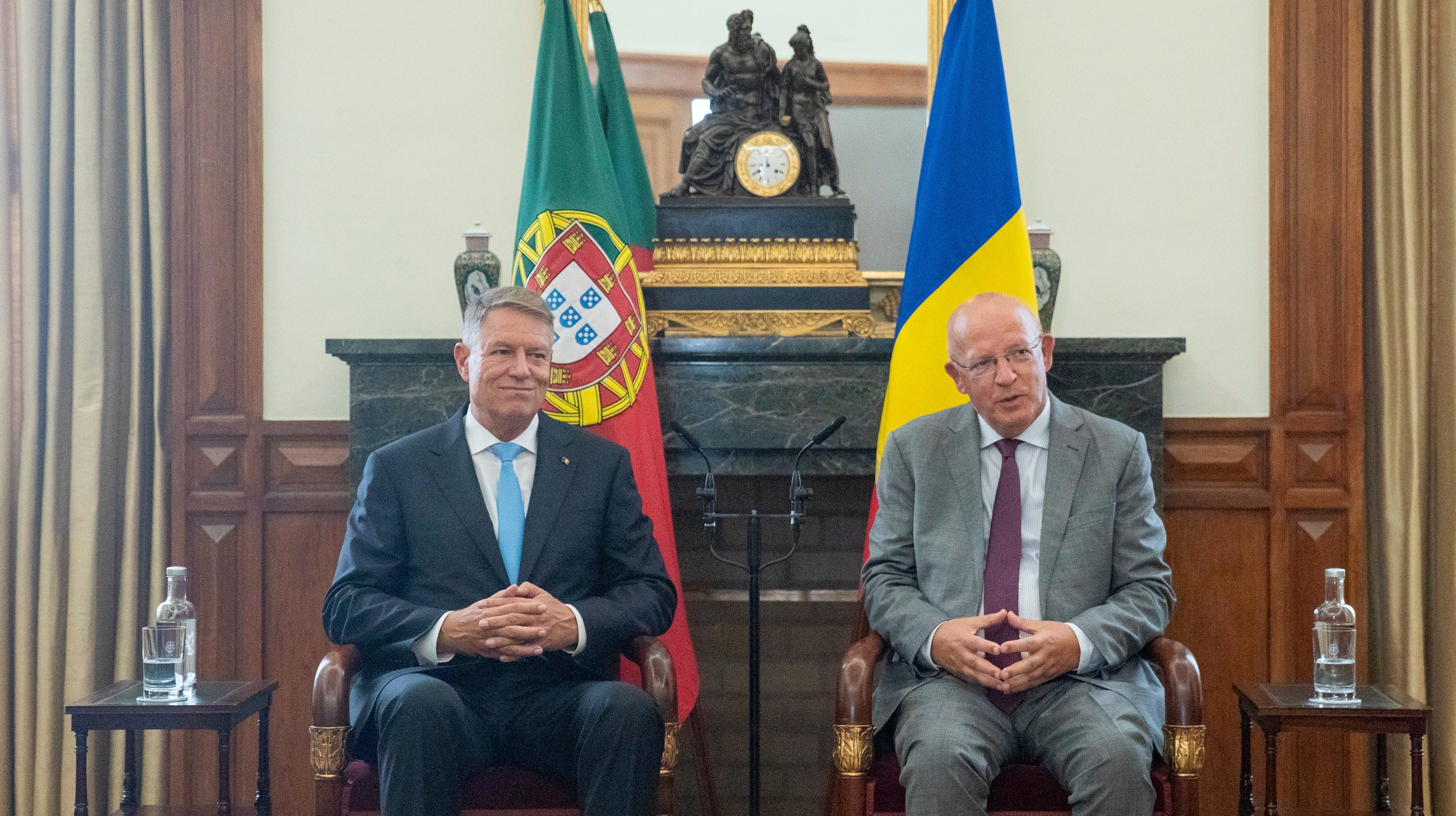 Os governos português e romeno assinaram acordos sobre desenvolvimento de energias renováveis e promoção de investimentos externos, tendo ainda debatido o alargamento da União Europeia a Leste