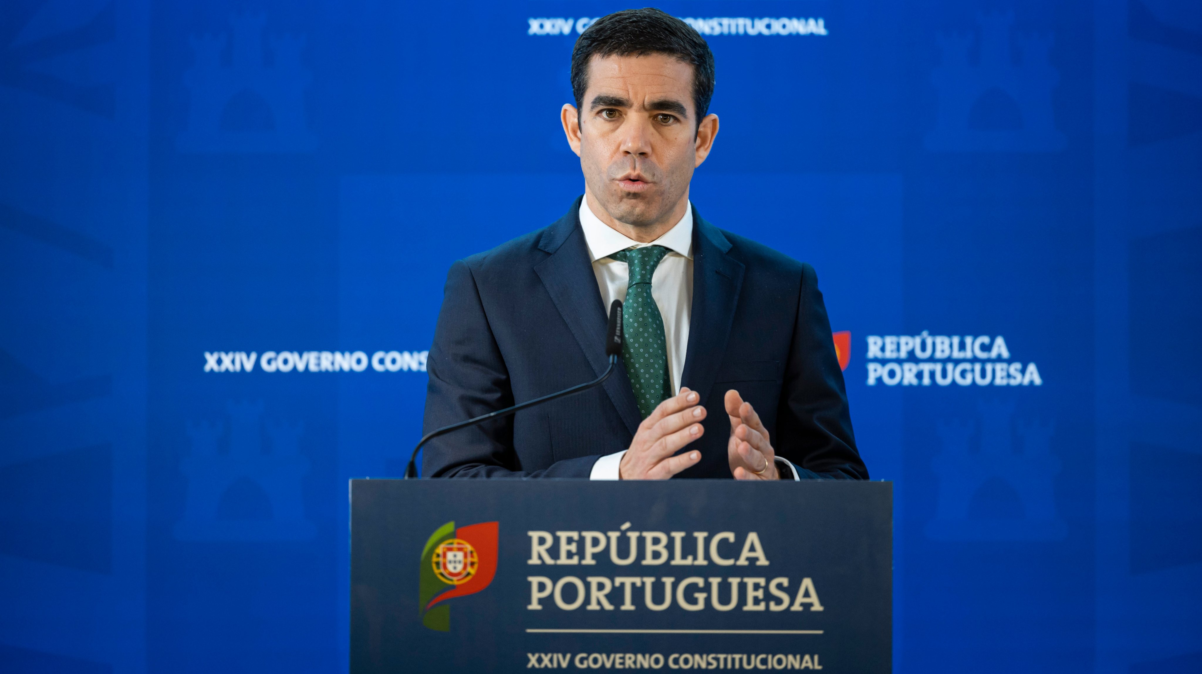 António Leitão Amaro falou na conferência de imprensa no final do primeiro Conselho de Ministros do XXIV Governo Constitucional