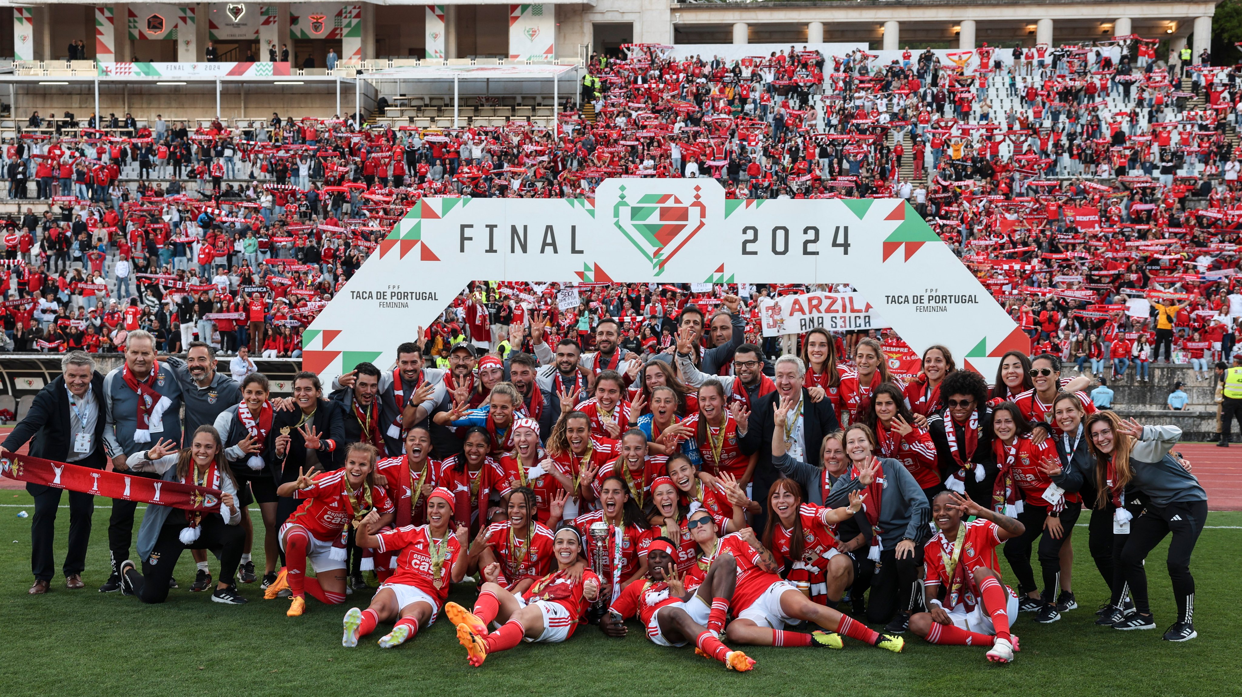 Depois de uma primeira parte equilibrada, Benfica disparou para a conquista da segunda Taça de Portugal do seu historial frente ao Racing Power