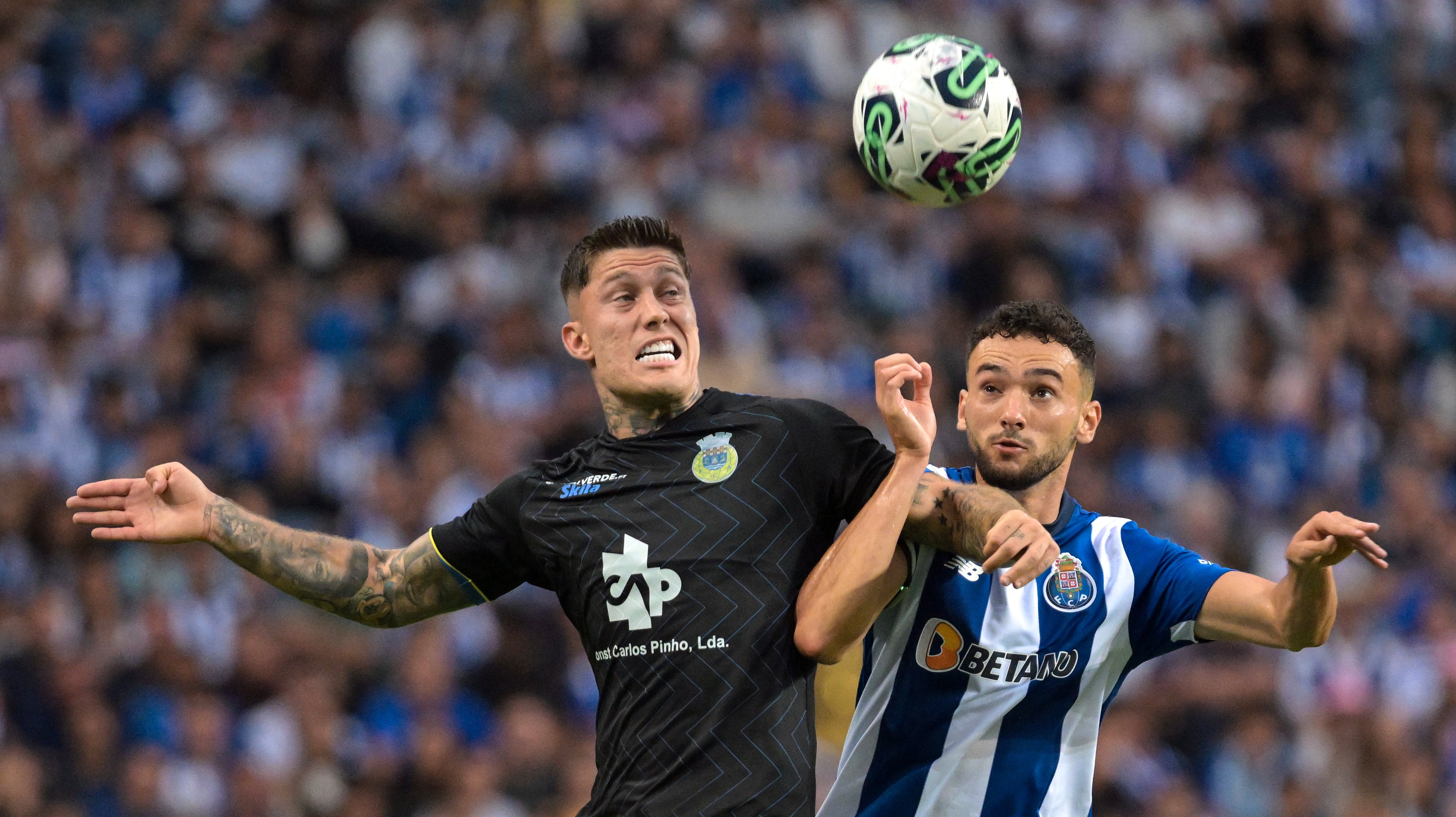 Na minha vida nunca vi 20 minutos de descontos”: Arouca contesta tempo de  compensação contra o FC Porto – Observador