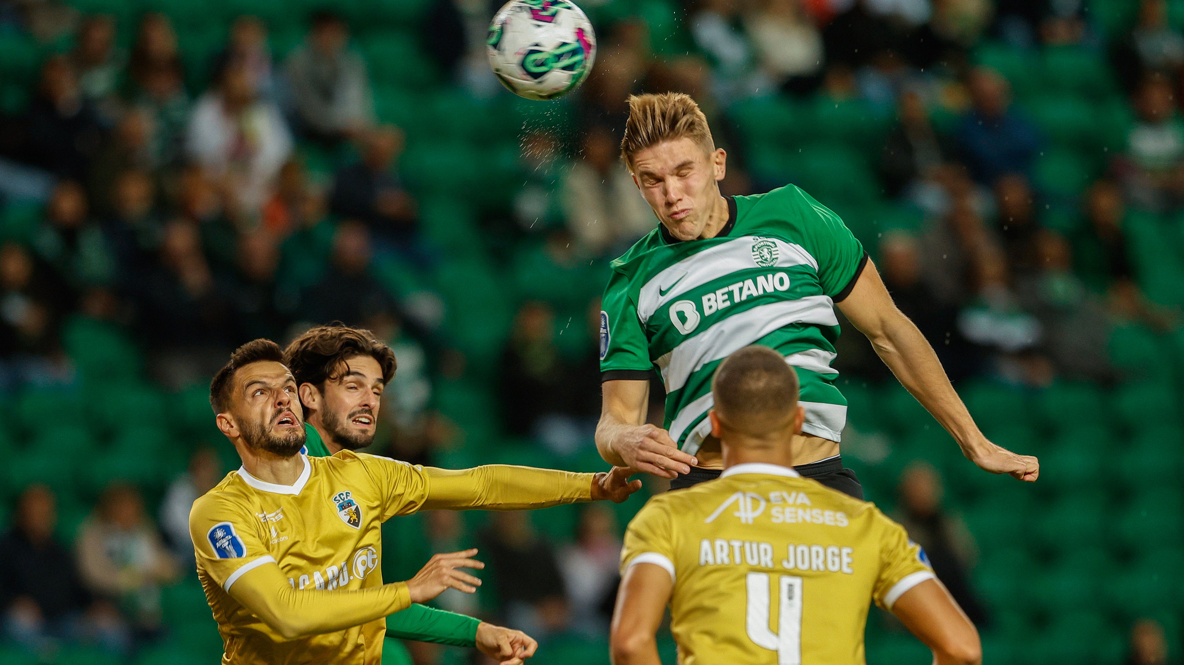 O onze do Sporting para o jogo contra o Farense