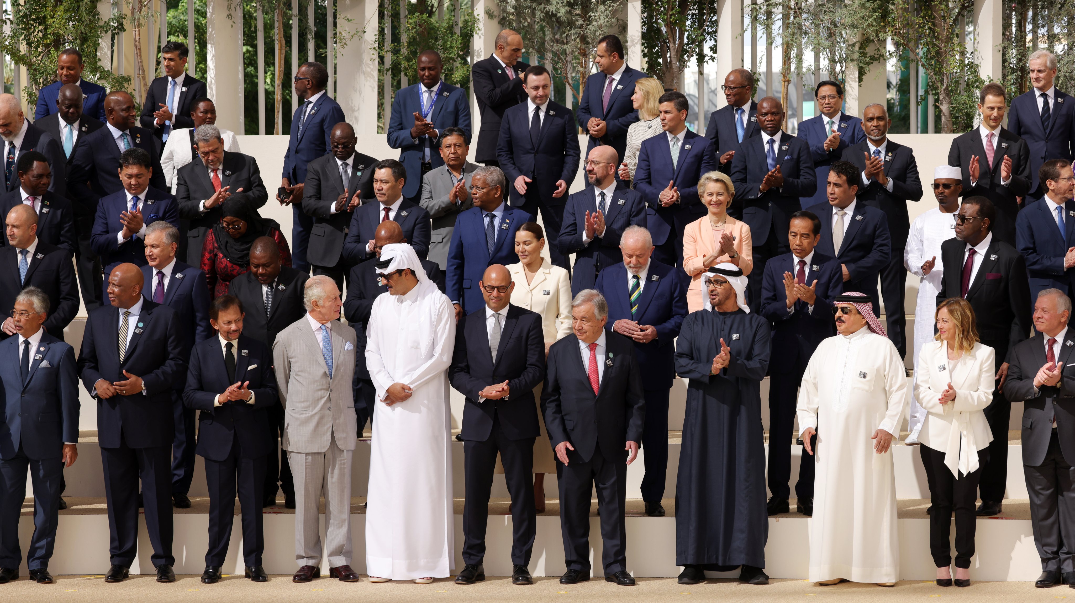 Emirados Árabes Unidos propõem compromisso sobre combustíveis fósseis que é uma desilusão para as ONG e alguns países