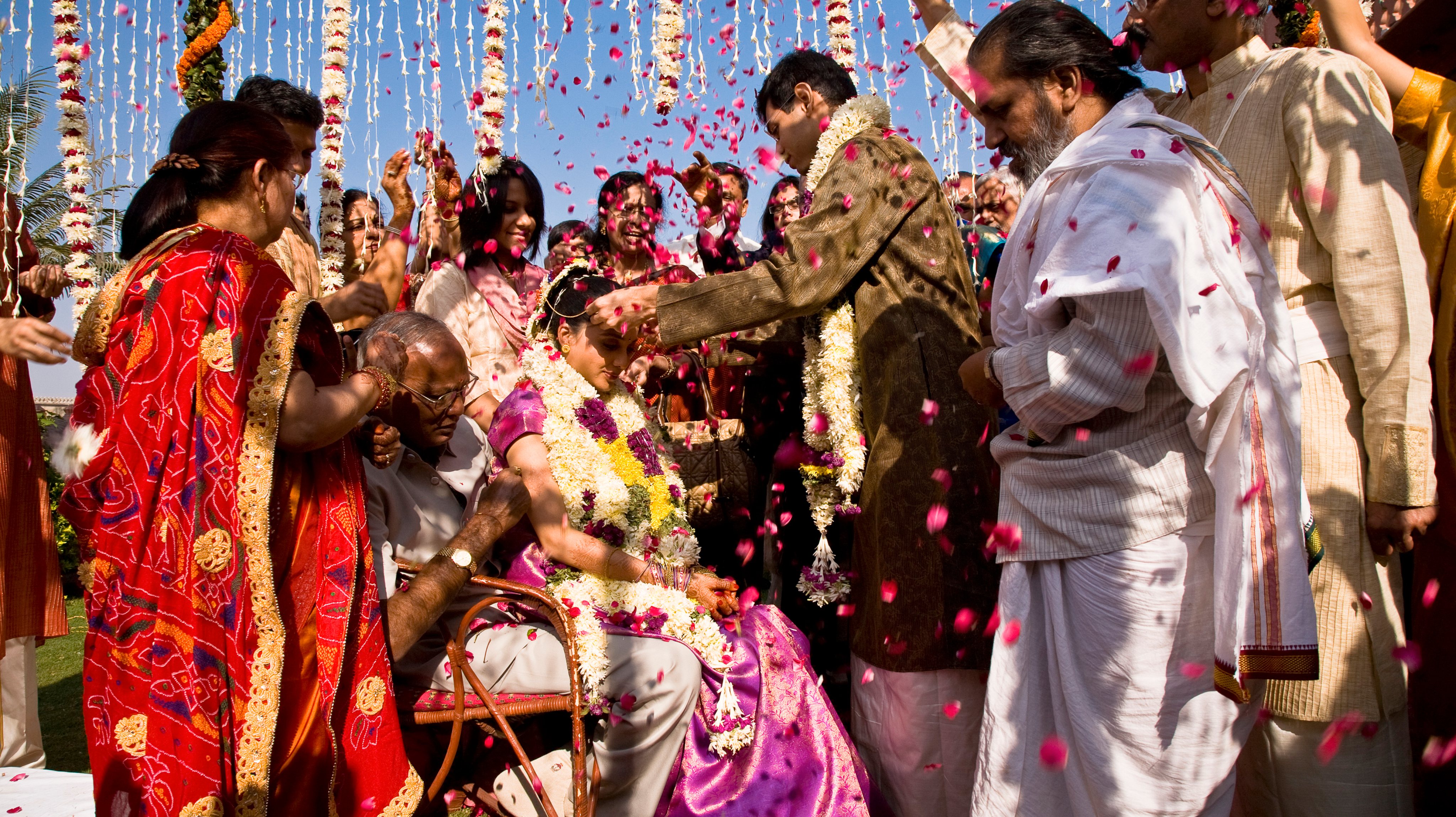 India - Neemrana - A newly wed Hindu couple fulfill the final moments of their three day wedding