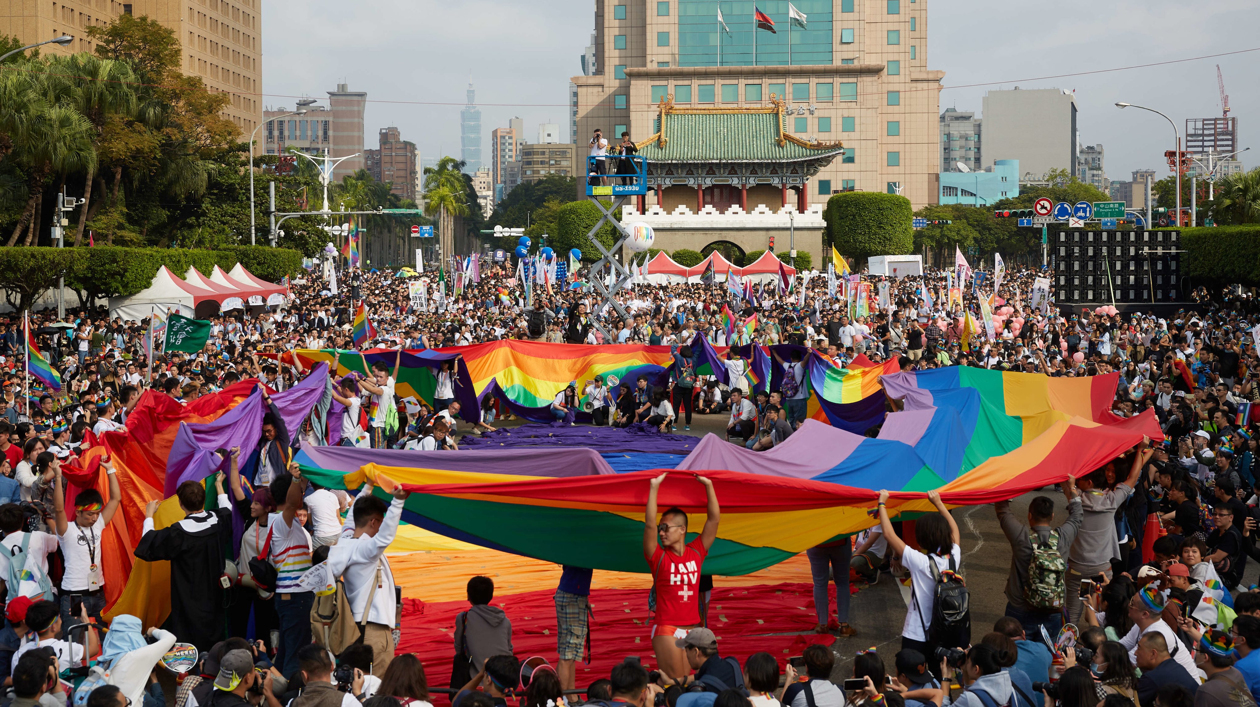 A manifestação anual &quot;Orgulho de Taiwan&quot; em 2017, em Taipei. A ilha está na vanguarda dos direitos dos homossexuais