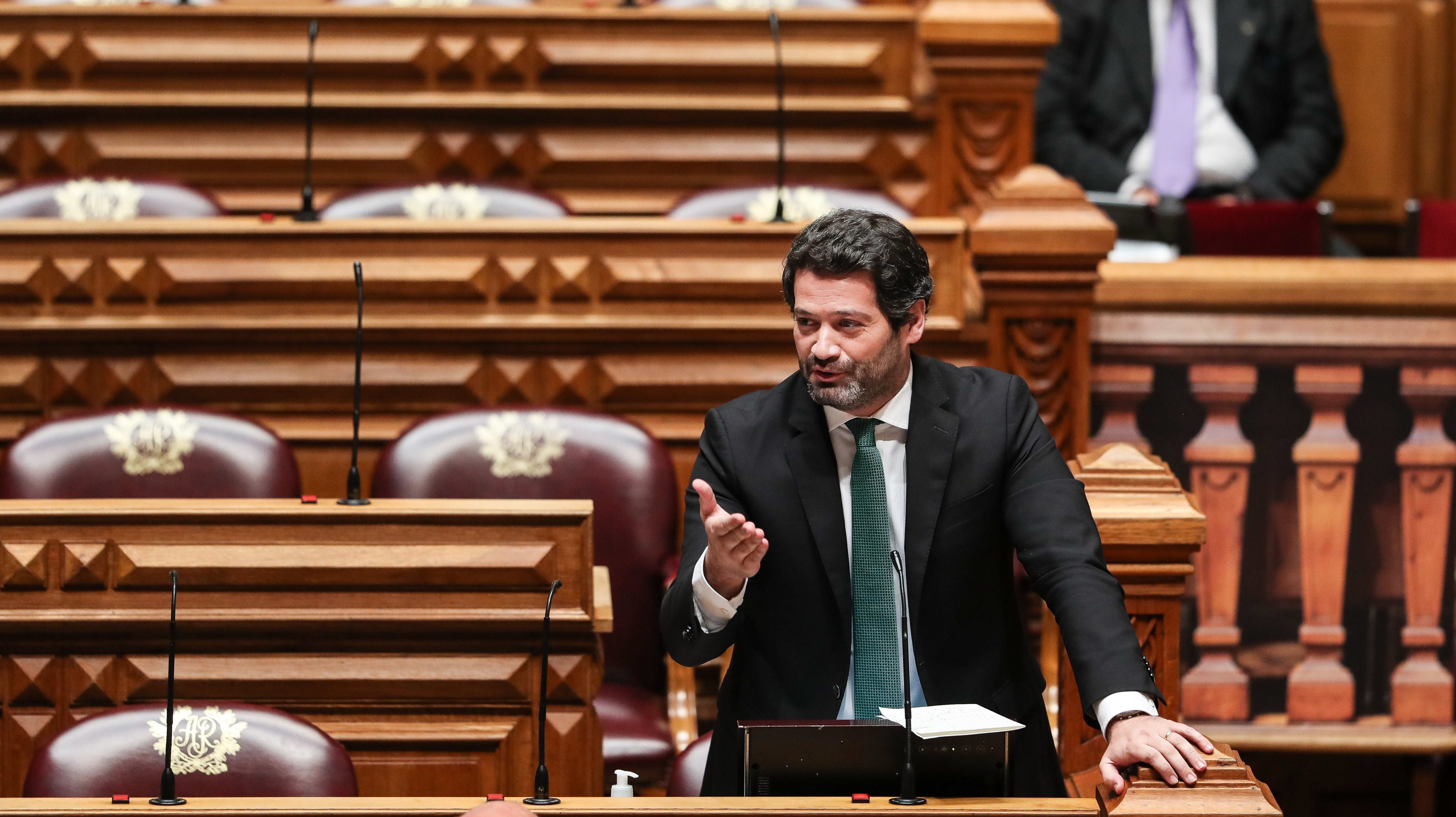 O deputado único do Chega, André Ventura, disse que o partido irá &quot;pensar em formas de protesto&quot; dentro e fora da Assembleia da República