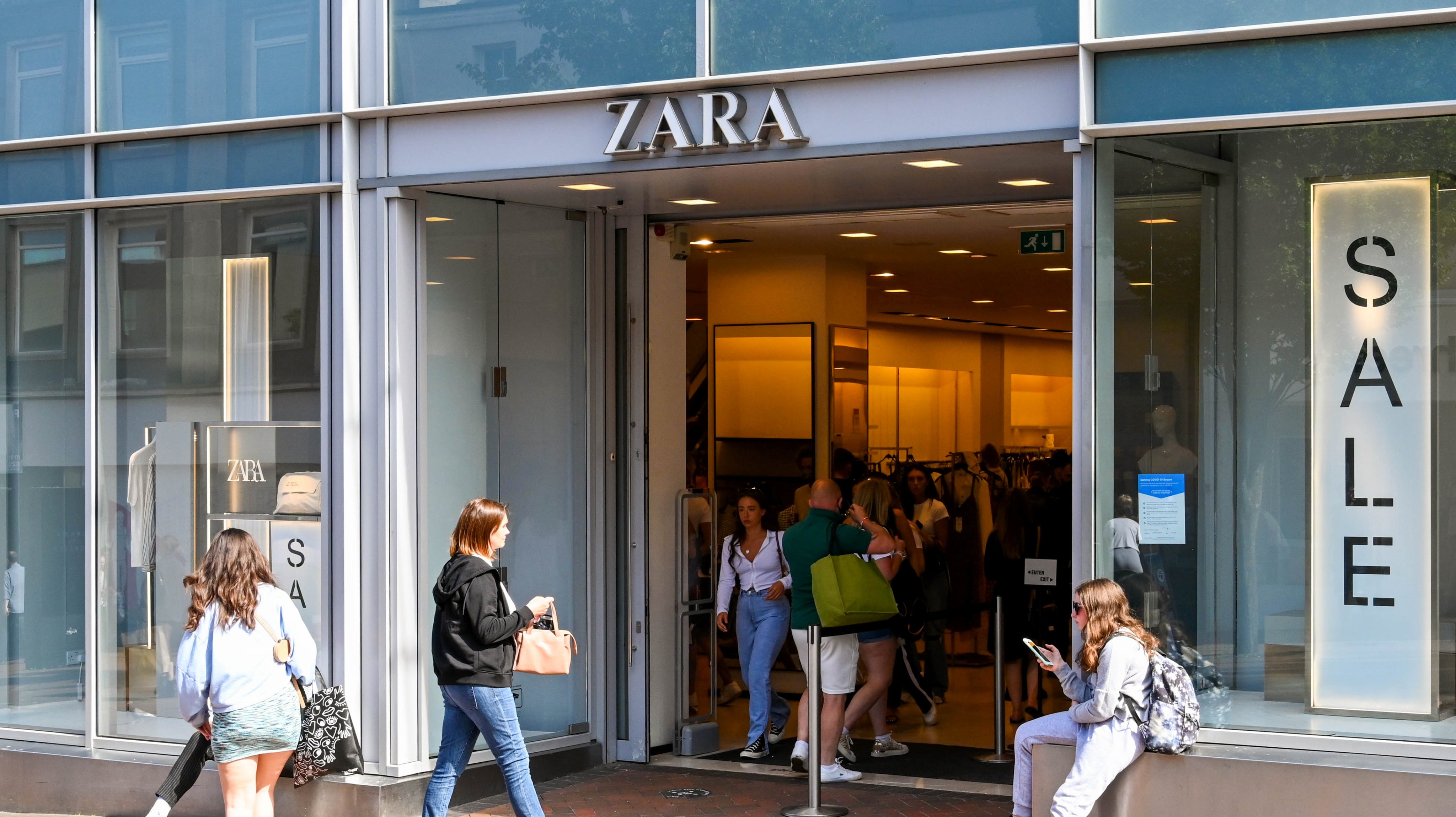 People entering a branch of Zara