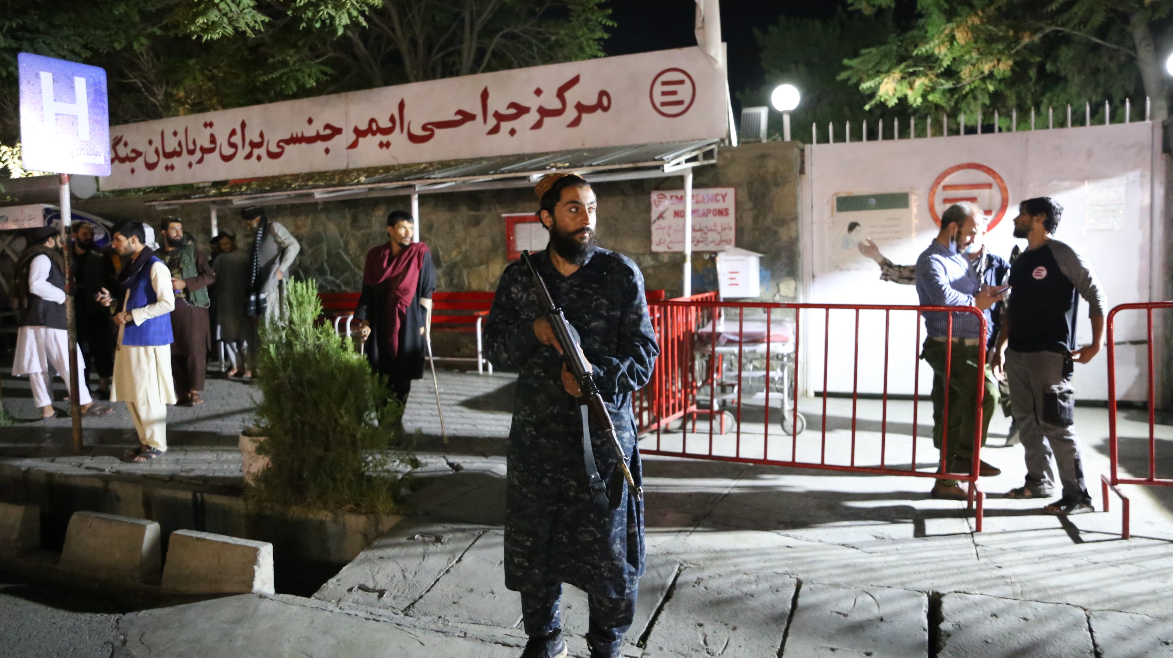 Um hospital em Cabul, para onde vários feridos foram transportados depois do ataque à mesquita Eid Gah