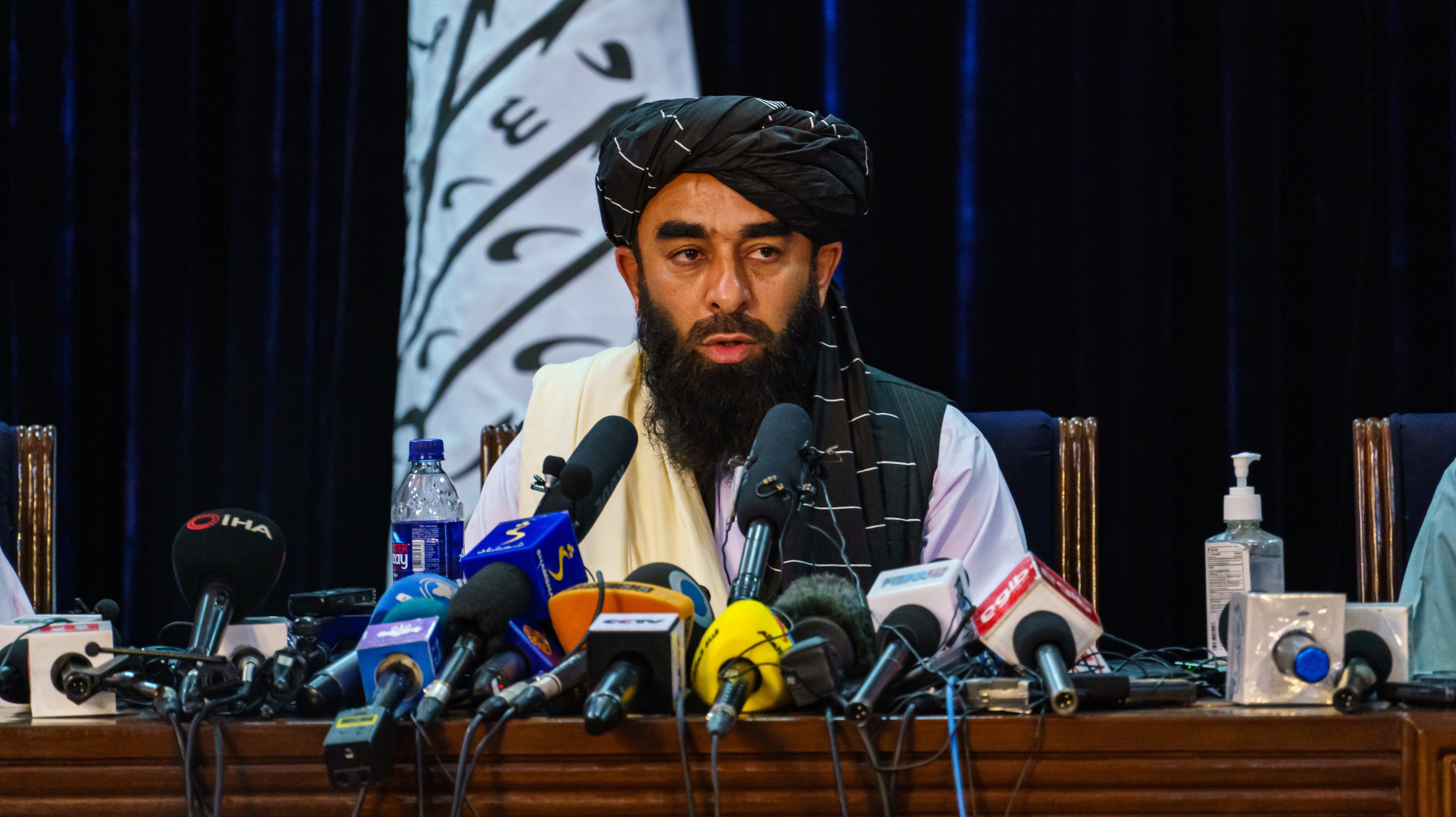 Zabihullah Mujahid, porta-voz dos talibãs, garante que os islamistas querem “paz e estabilidade” no Afeganistão