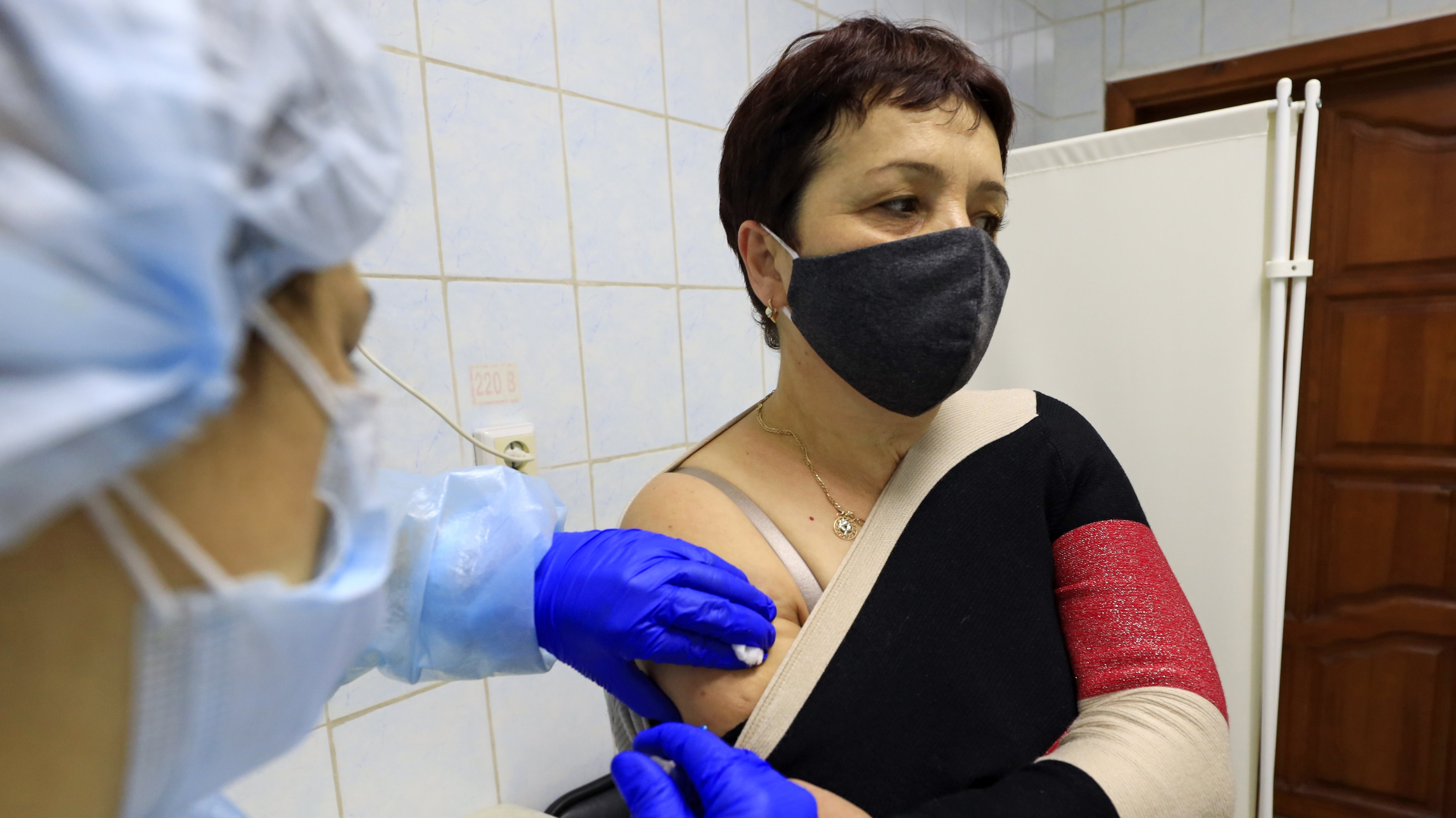 Russias EpiVacCorona vaccine against COVID-19 tested on volunteers