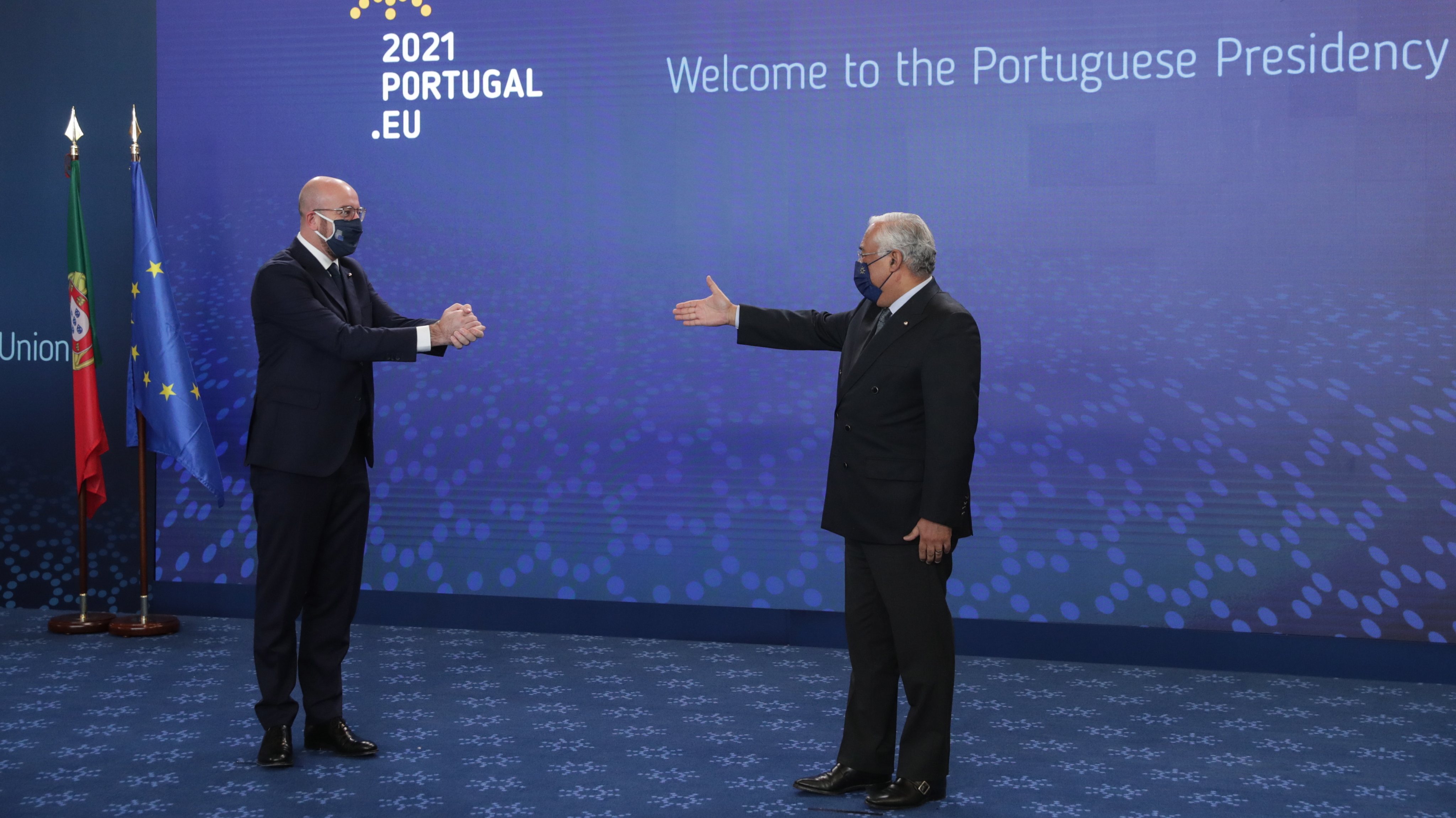 Sem apertos de mão a selar o arranque do semestre português à frente do Conselho da UE.
