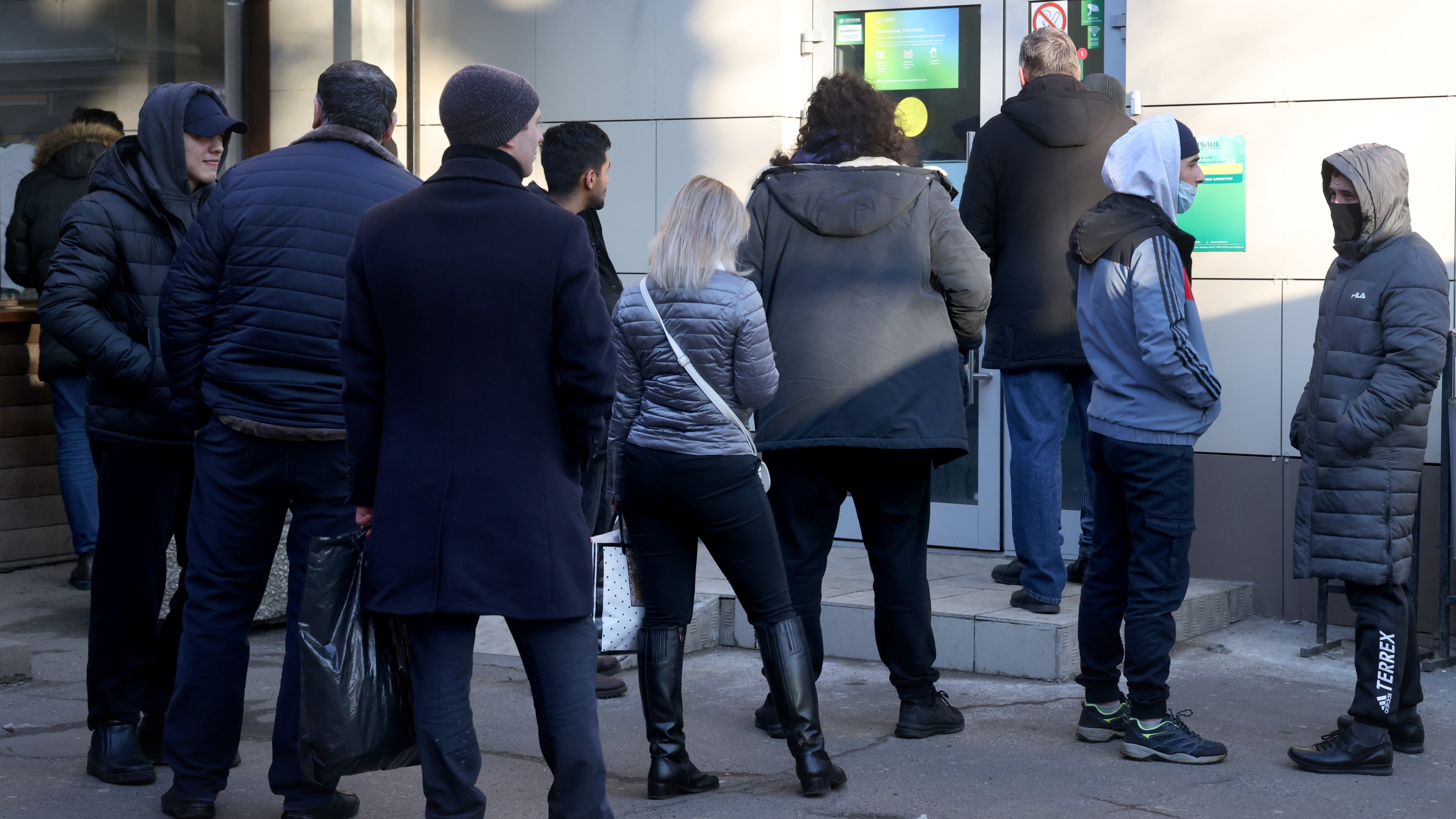 Queue at Sberbank branch in Moscow