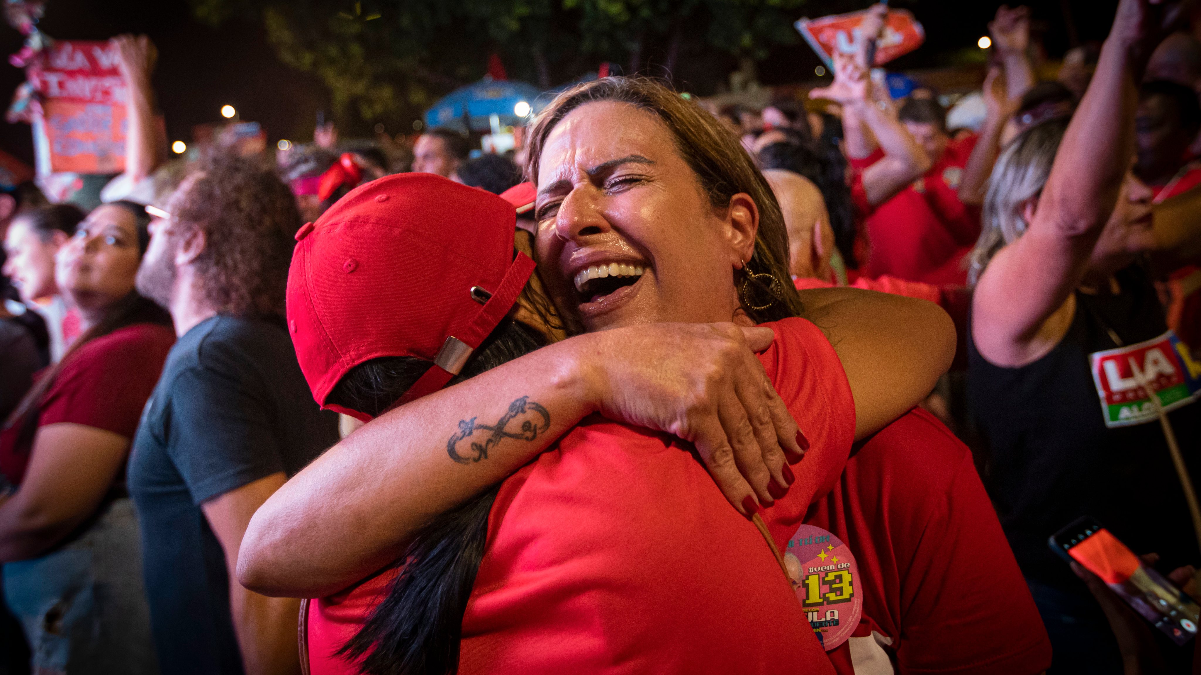 Reportagem nos festejos de apoiantes de Lula da Silva, vencedor das eleições presidenciais, e com apoiantes de Jair Bolsonaro na derrota