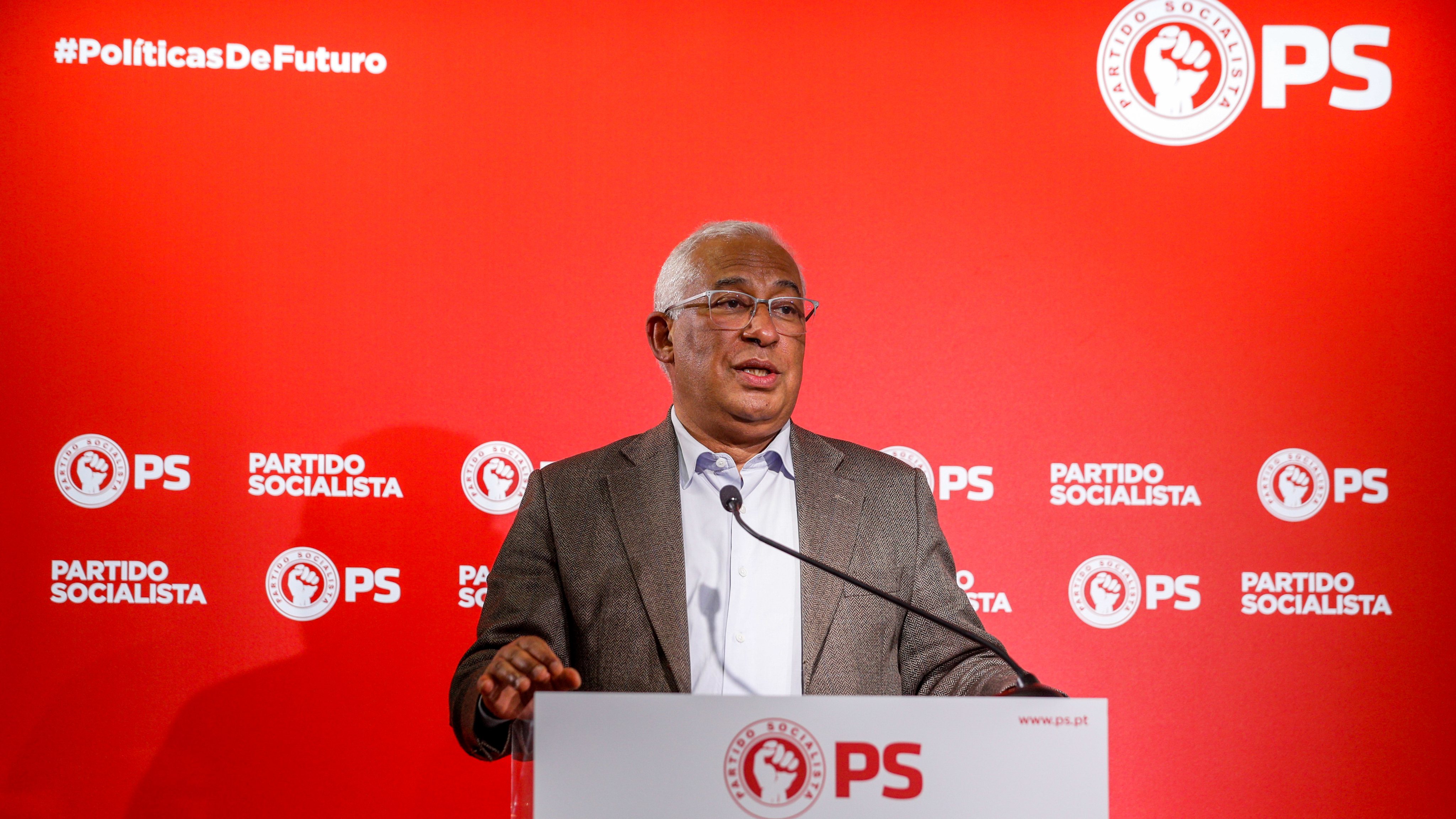António Costa esteve no centro de formação política do PS convencido que os portugueses não querem ouvir falar de &quot;jogadas políticas&quot;.
