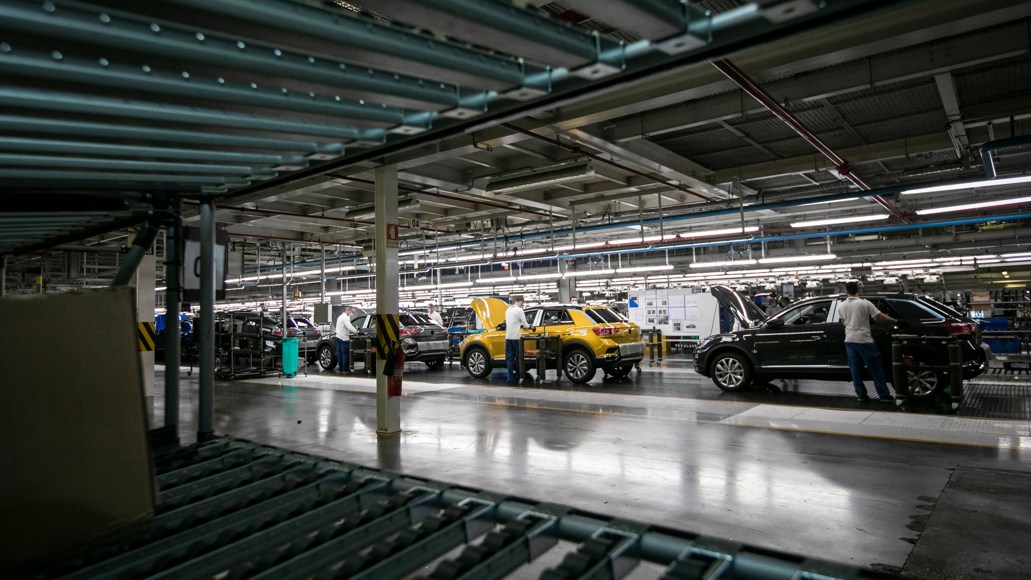 Volkswagen Autoeuropa Factory Reopens in Portugal