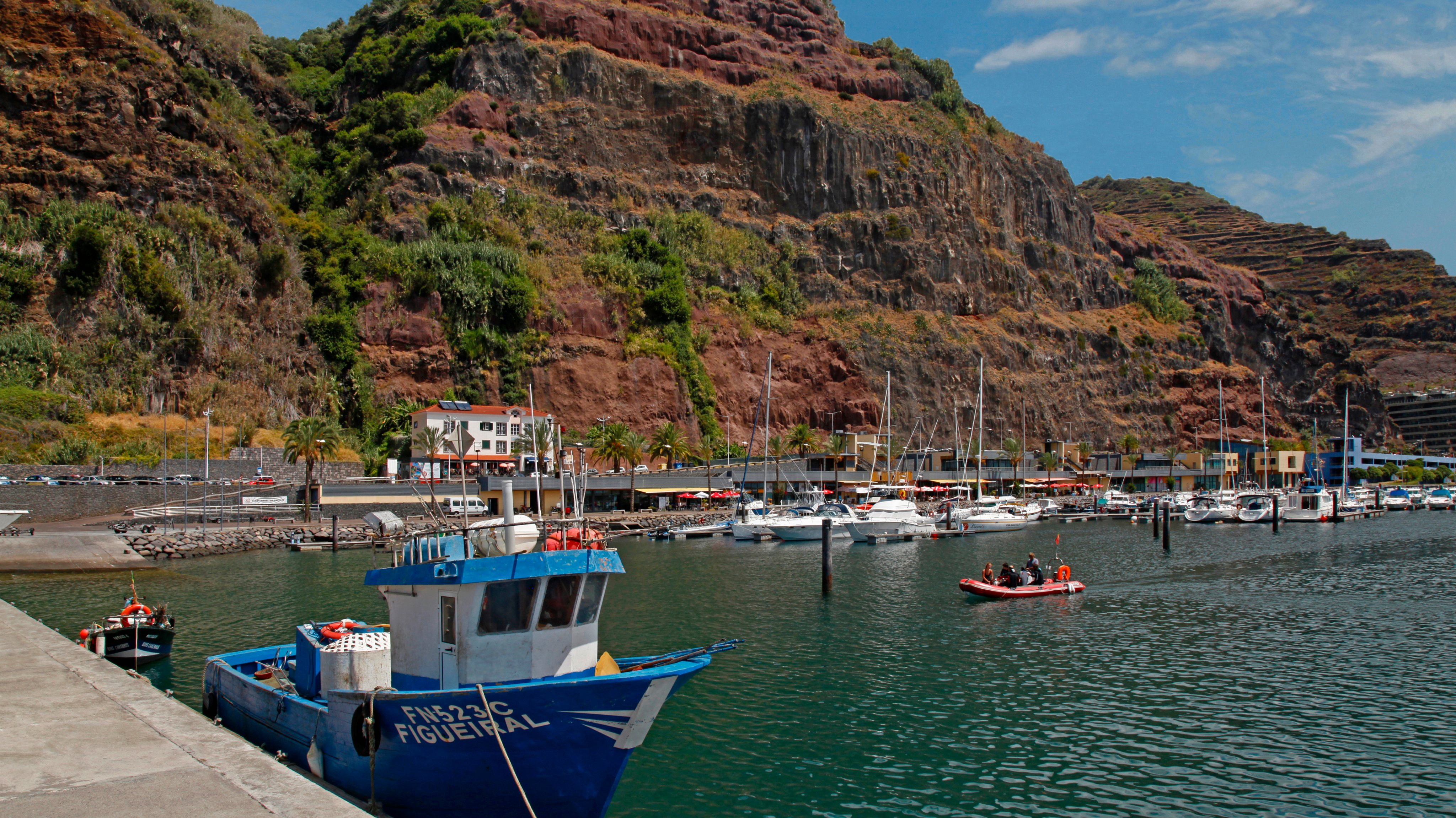 Fischer- und Yachthafen von Calheta, Madeira