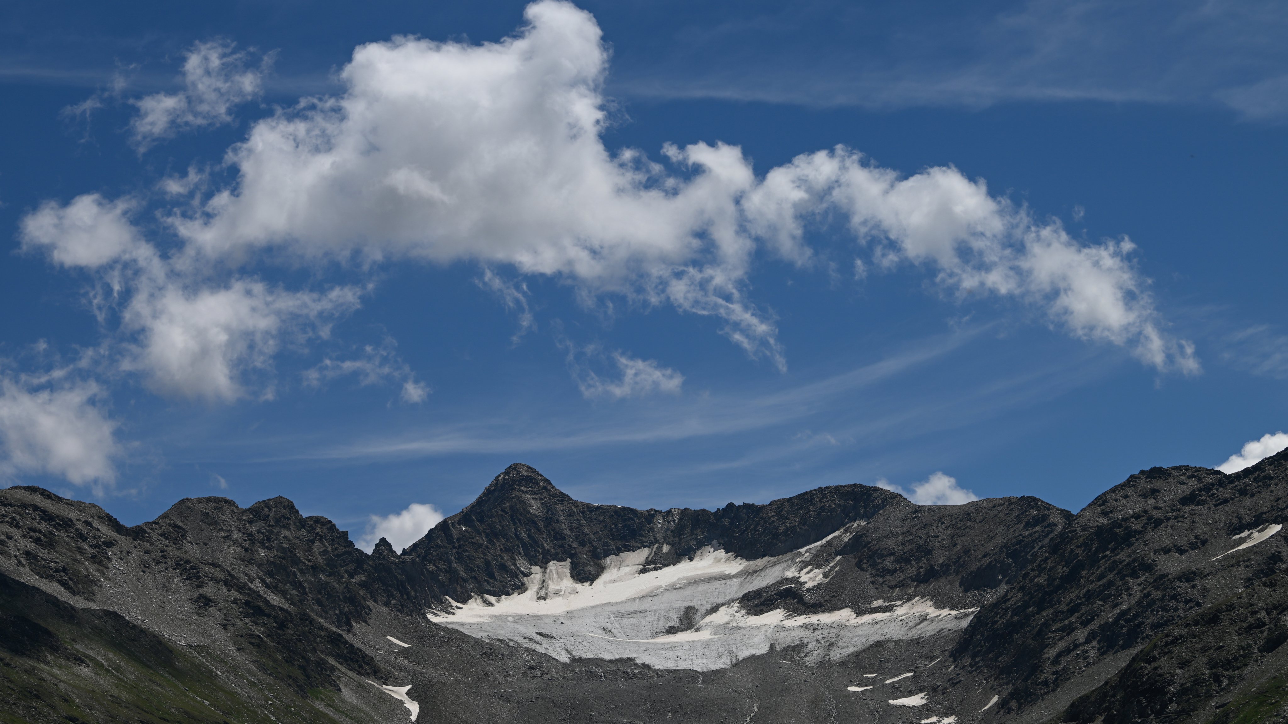 Effects of climate crisis on glaciers of the Swiss Alps