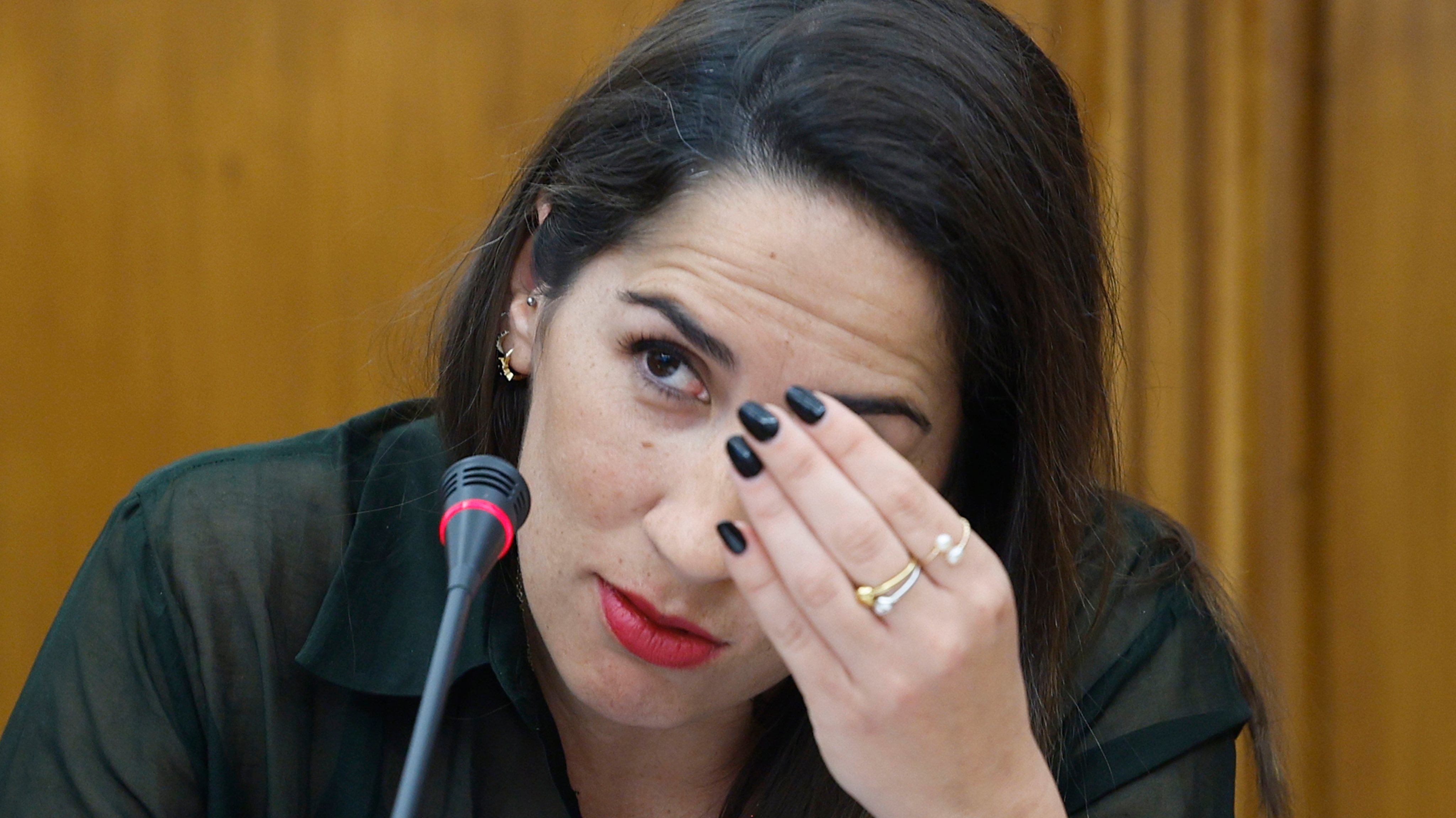 Marina Gonçalves defende o programa Mais Habitação no Parlamento.