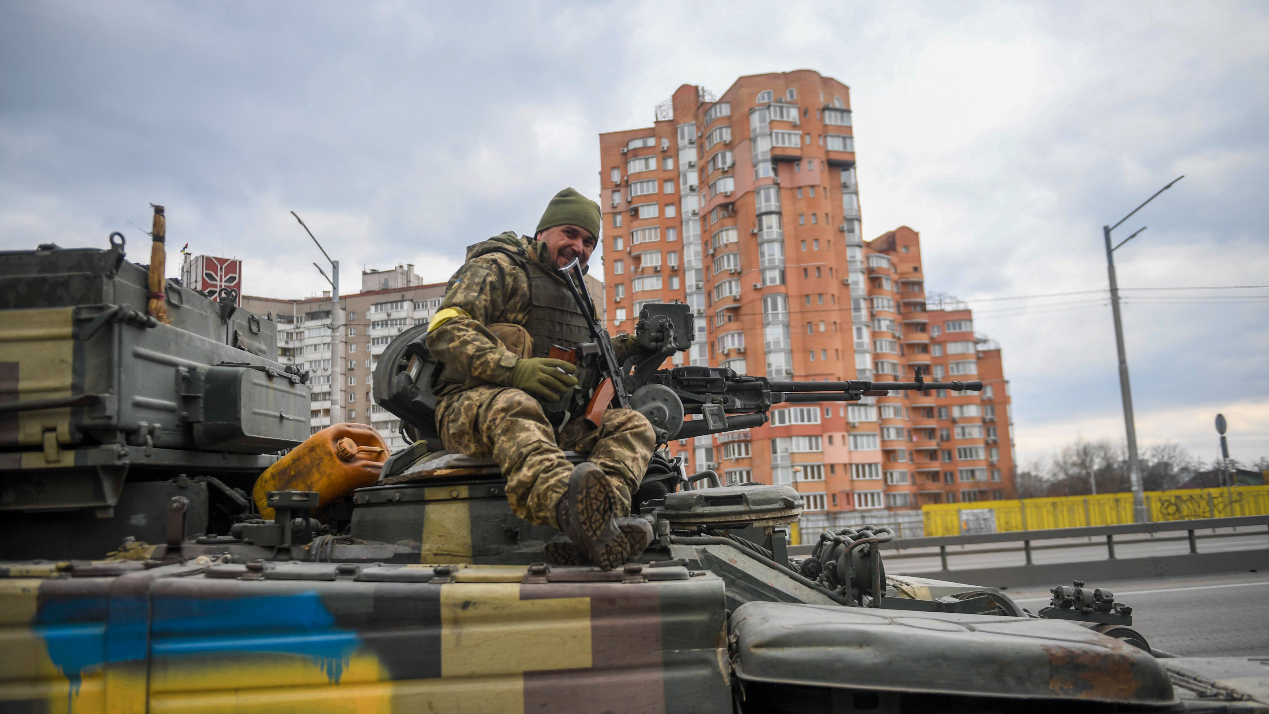 Kyiv Preparing For Street Fight