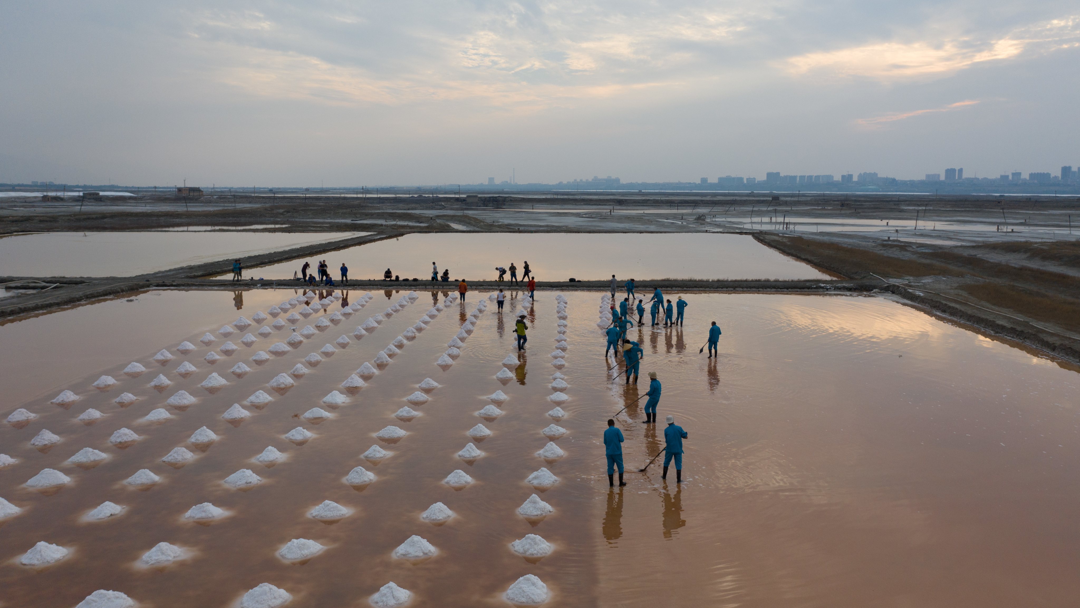 Workers Harvest Salt In Yuncheng
