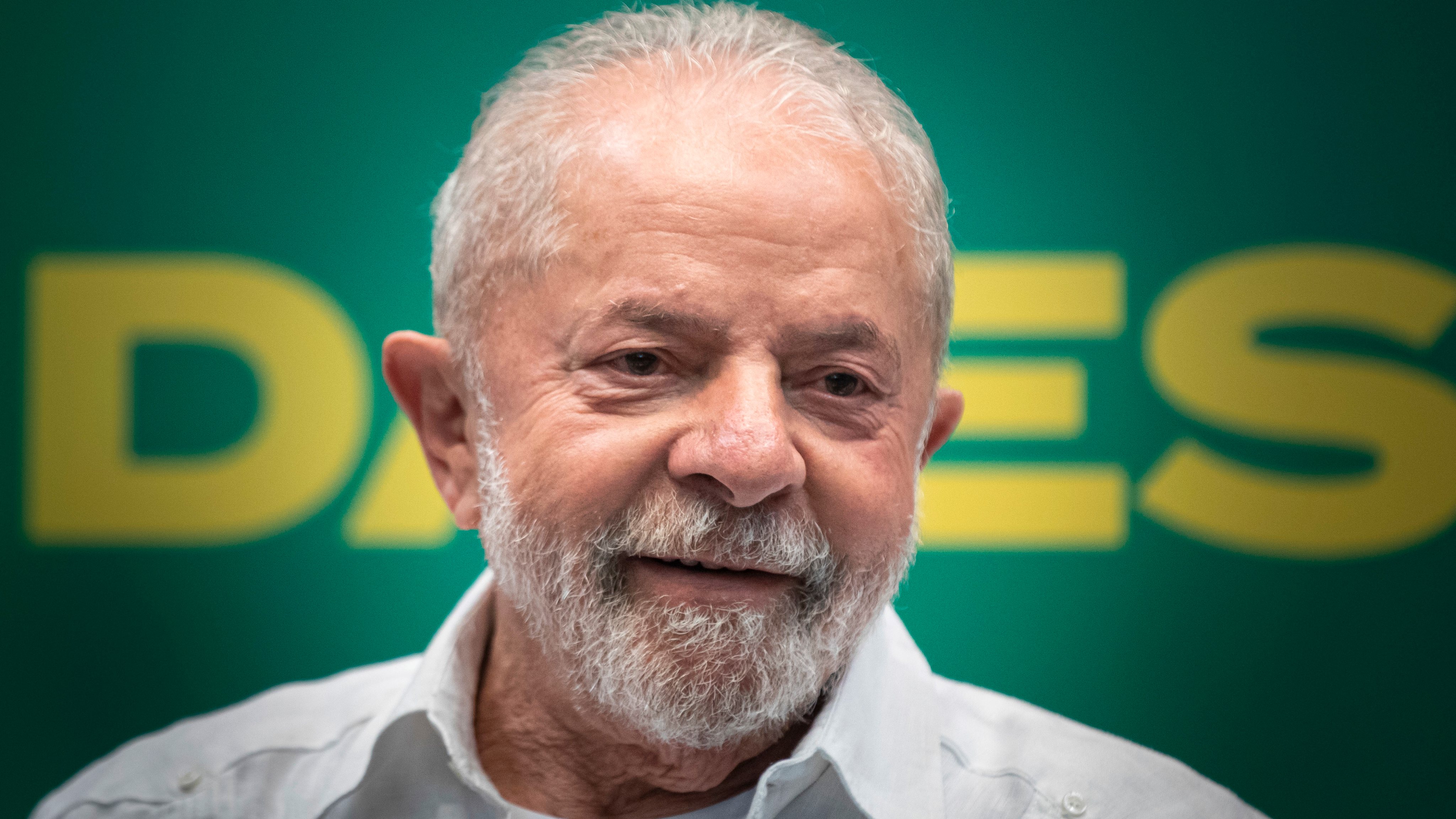 Novas sondagens colocam Lula perto de vitória à primeira