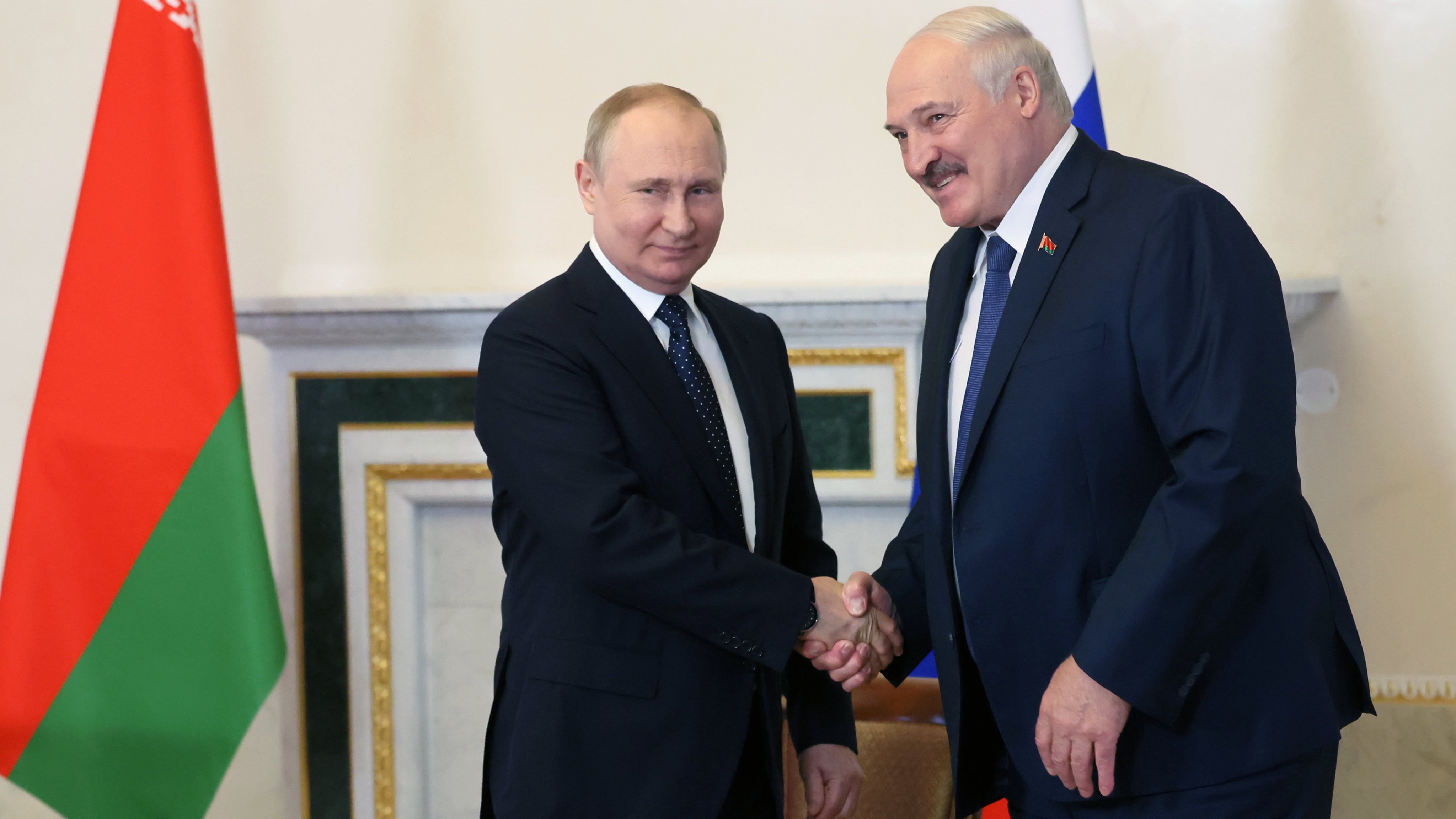 O encontro entre Vladimir Putin e Alexander Lukashenko ocorreu no 30.º aniversário do estabelecimento de relações diplomáticas entre a Rússia e a Bielorrússia