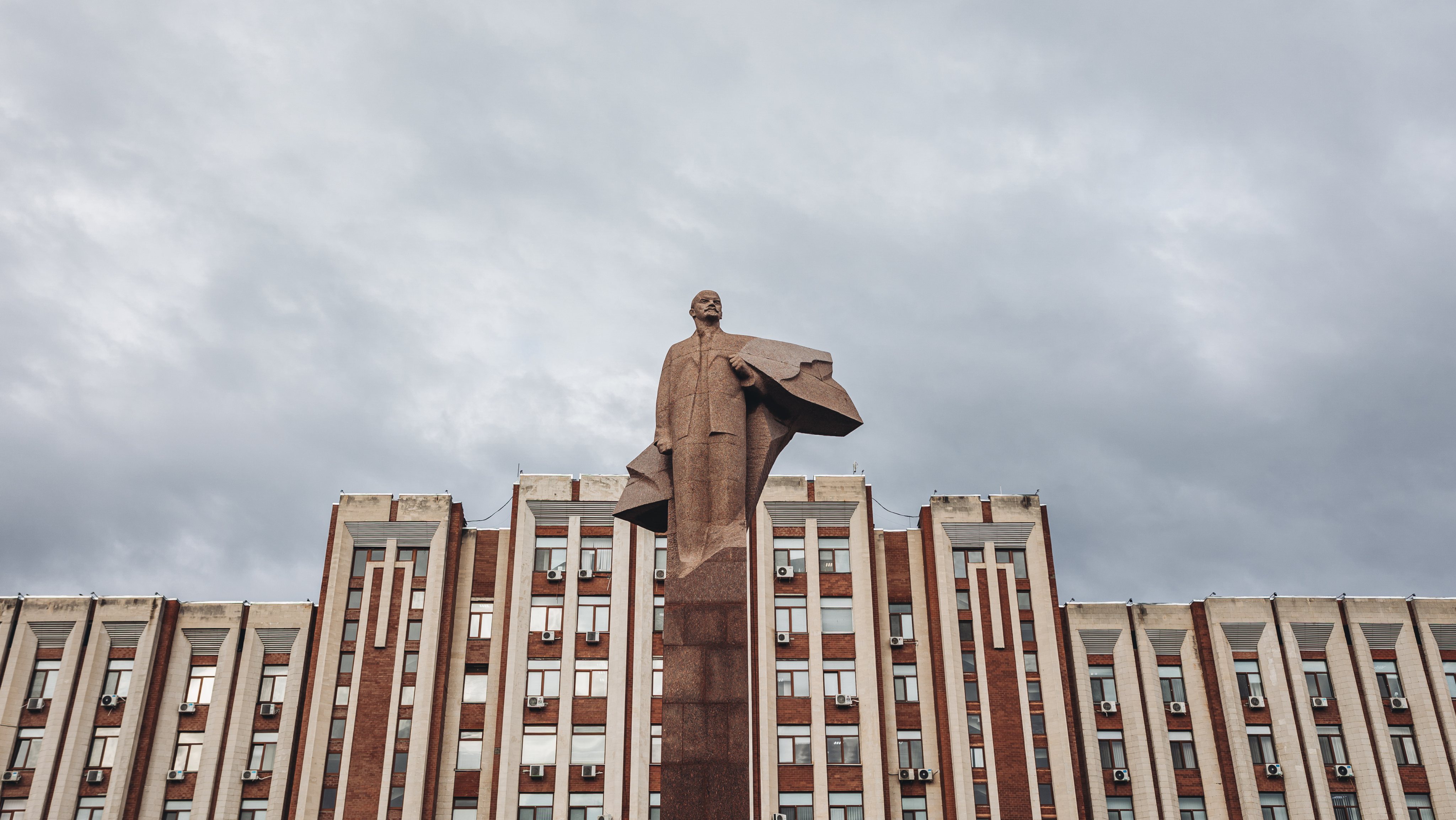 Statue of Vladimir Lenin seen in front of Presidential