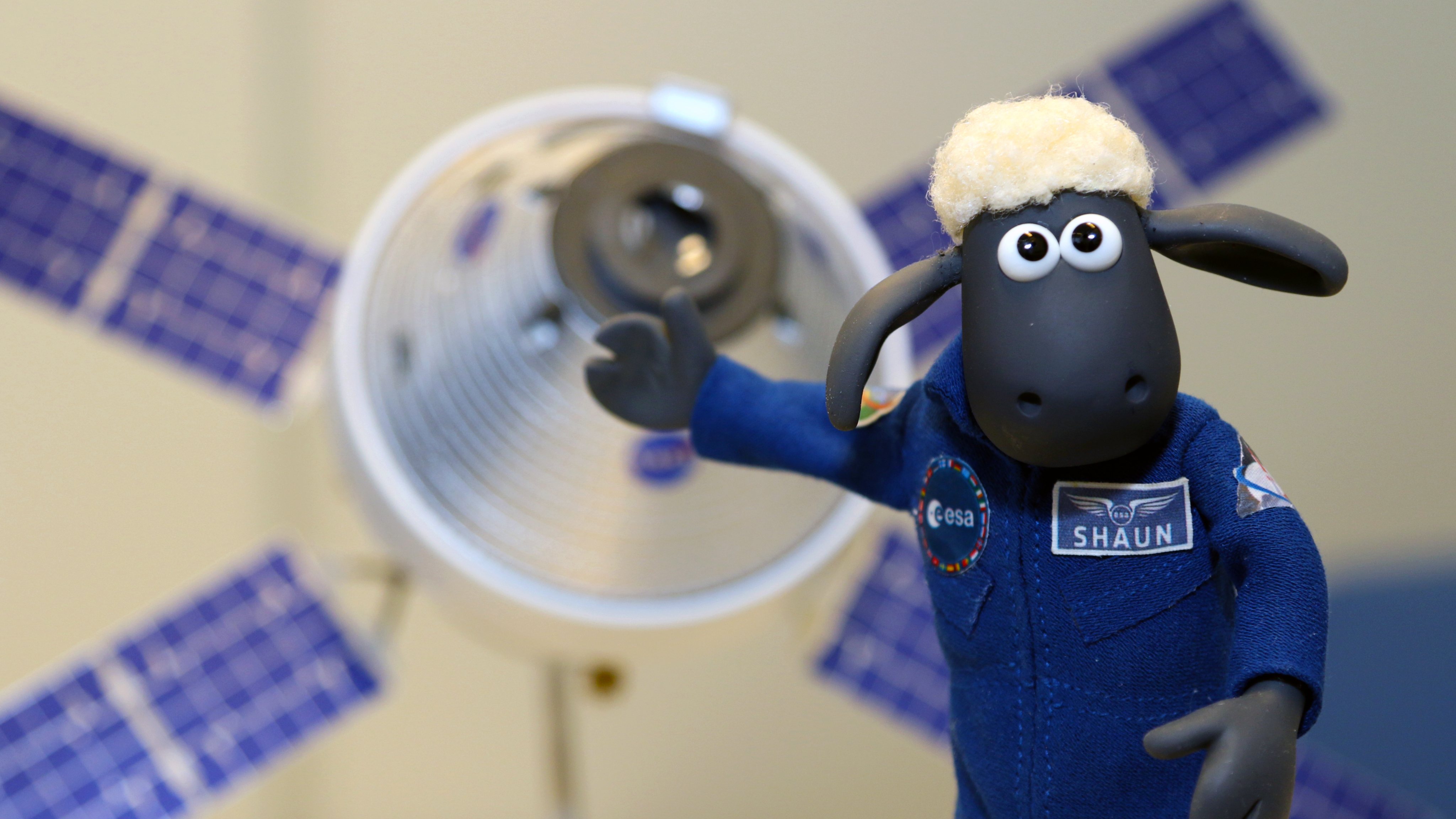 Shaun_the_Sheep_with_Orion_and_European_Service_Module
