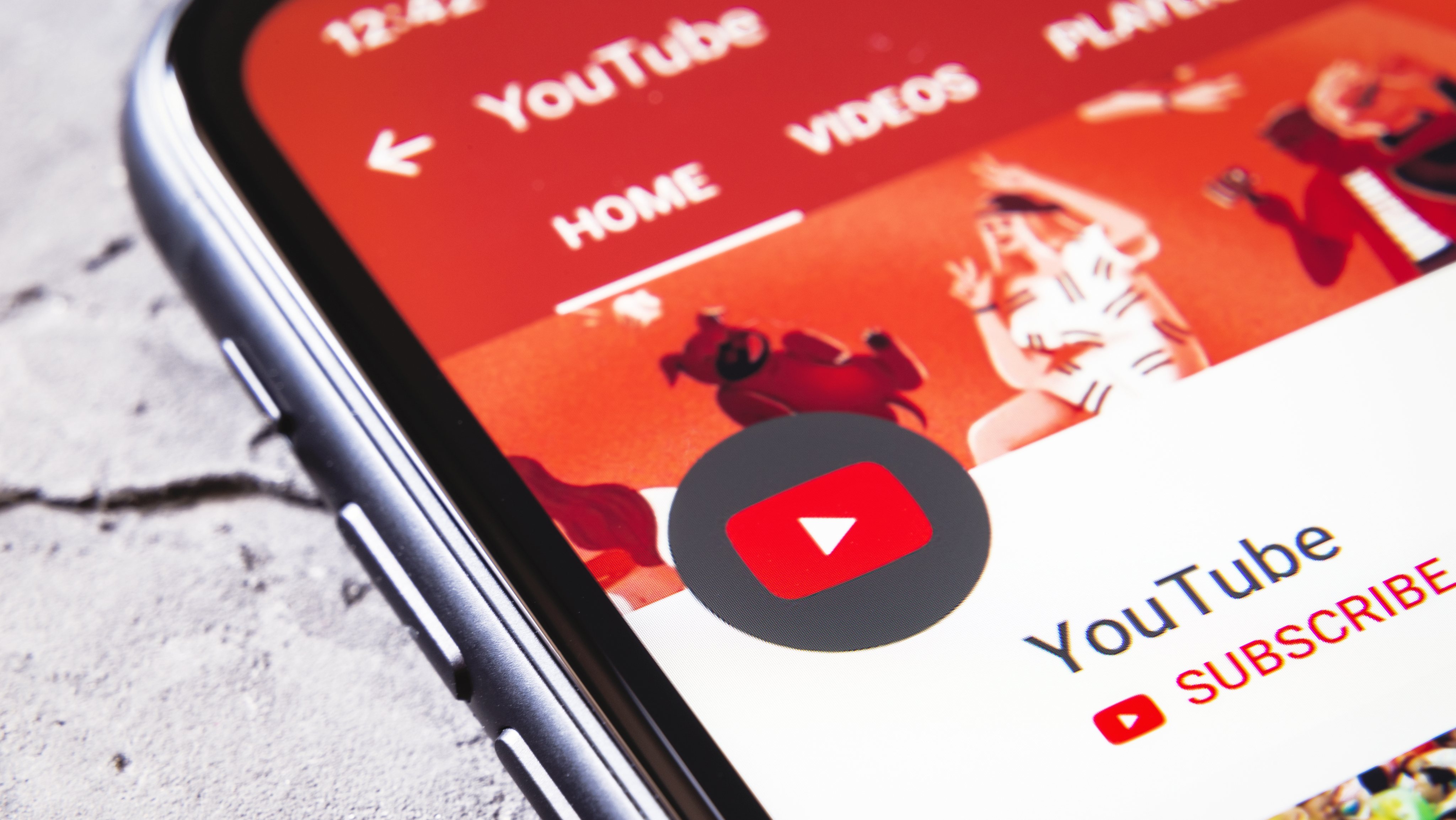 YouTube App icon channel on iPhone XR
