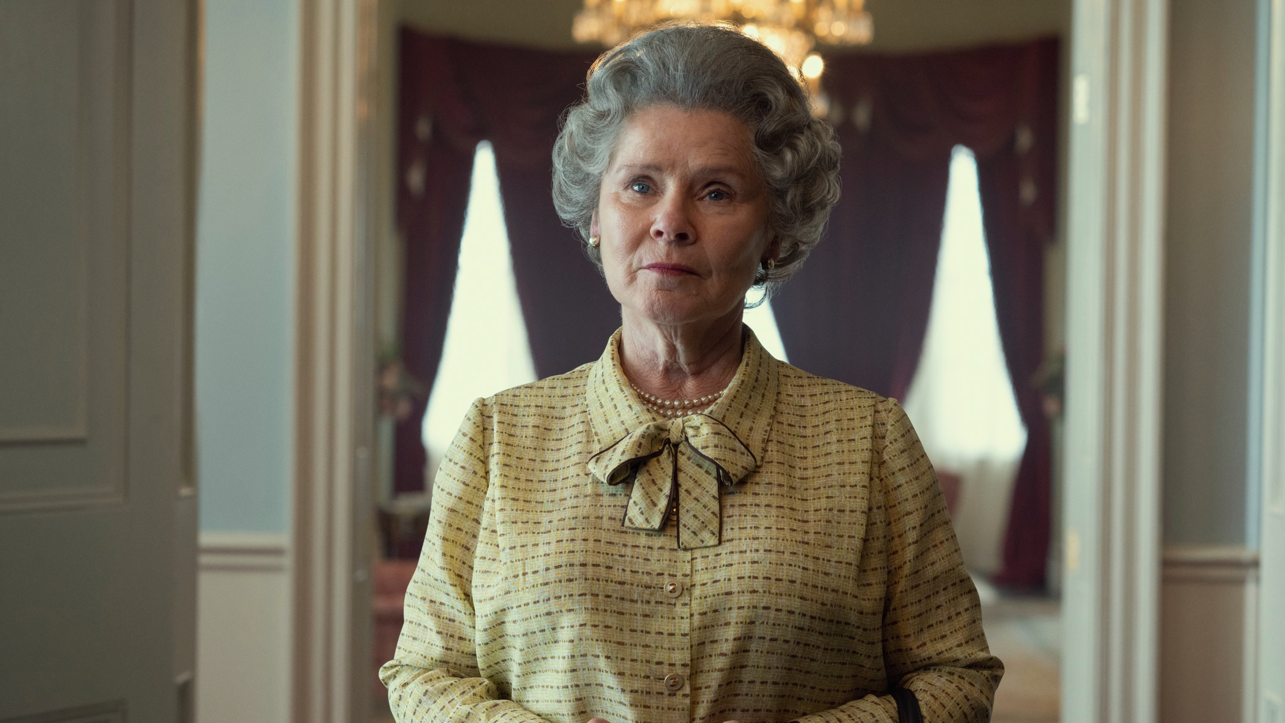 Depois de Olivia Colman, será a vez de Imelda Staunton vestir a pela de Isabel II, na quinta temporada da série, que se estreia em novembro