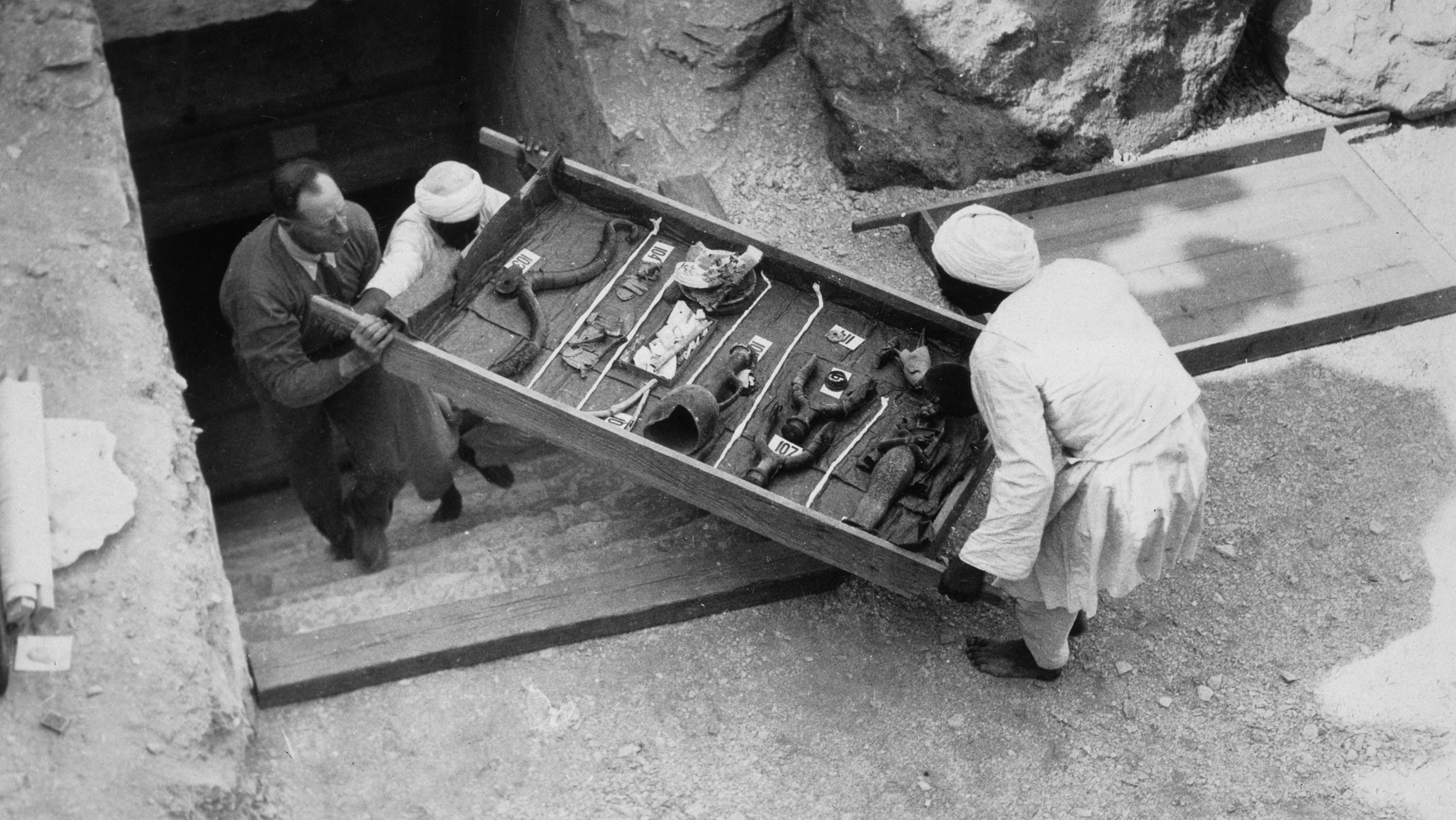 Removing A Tray Of Chariot Parts From The Tomb Of Tutankhamun Valley Of The Kings Egypt 1922