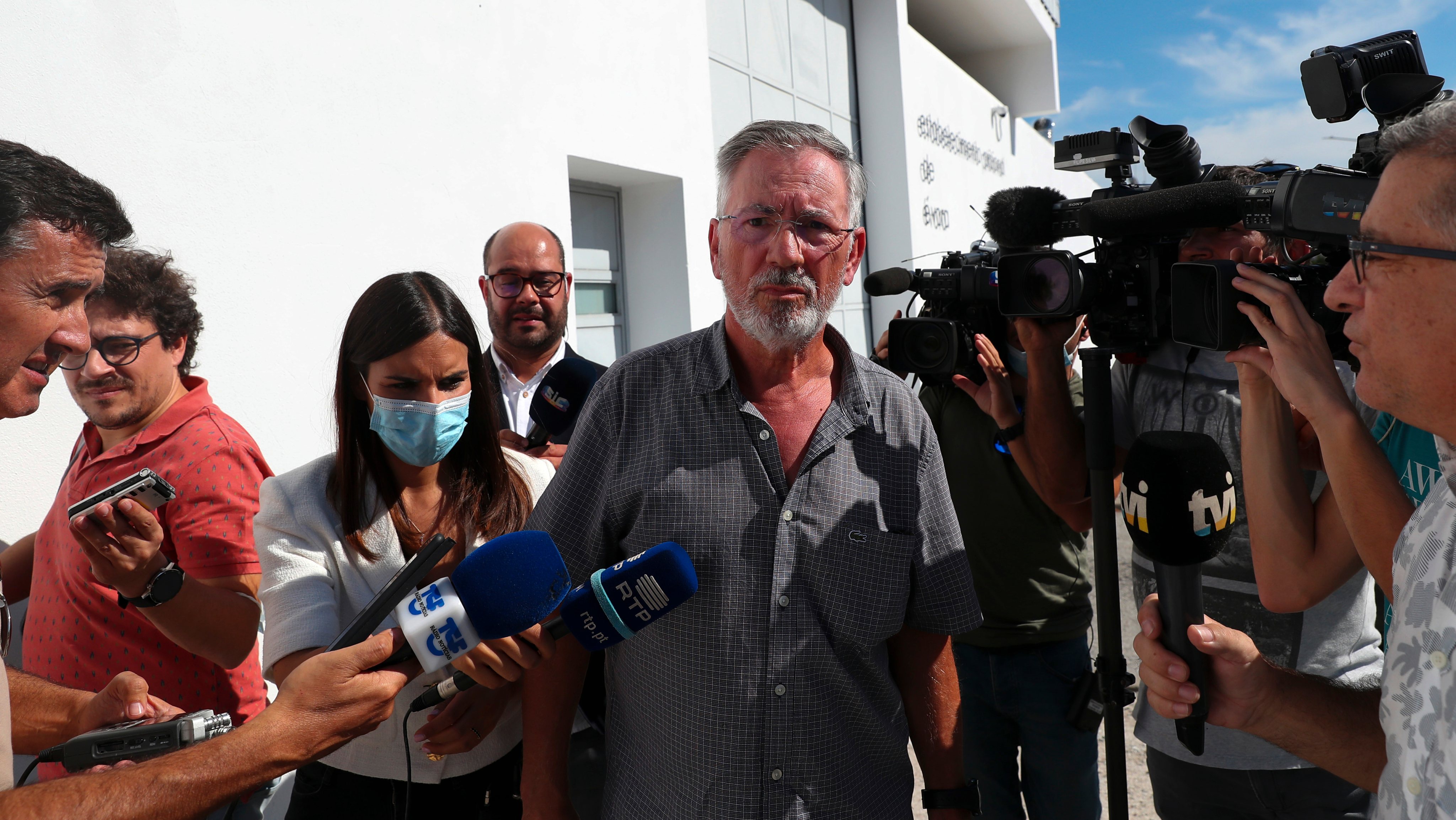 Armando Vara em outubro de 2021 à saída da prisão de Évora depois de cumprir parte da pena de cinco anos pela prática de três crimes de tráfico de influência no caso Face Oculta