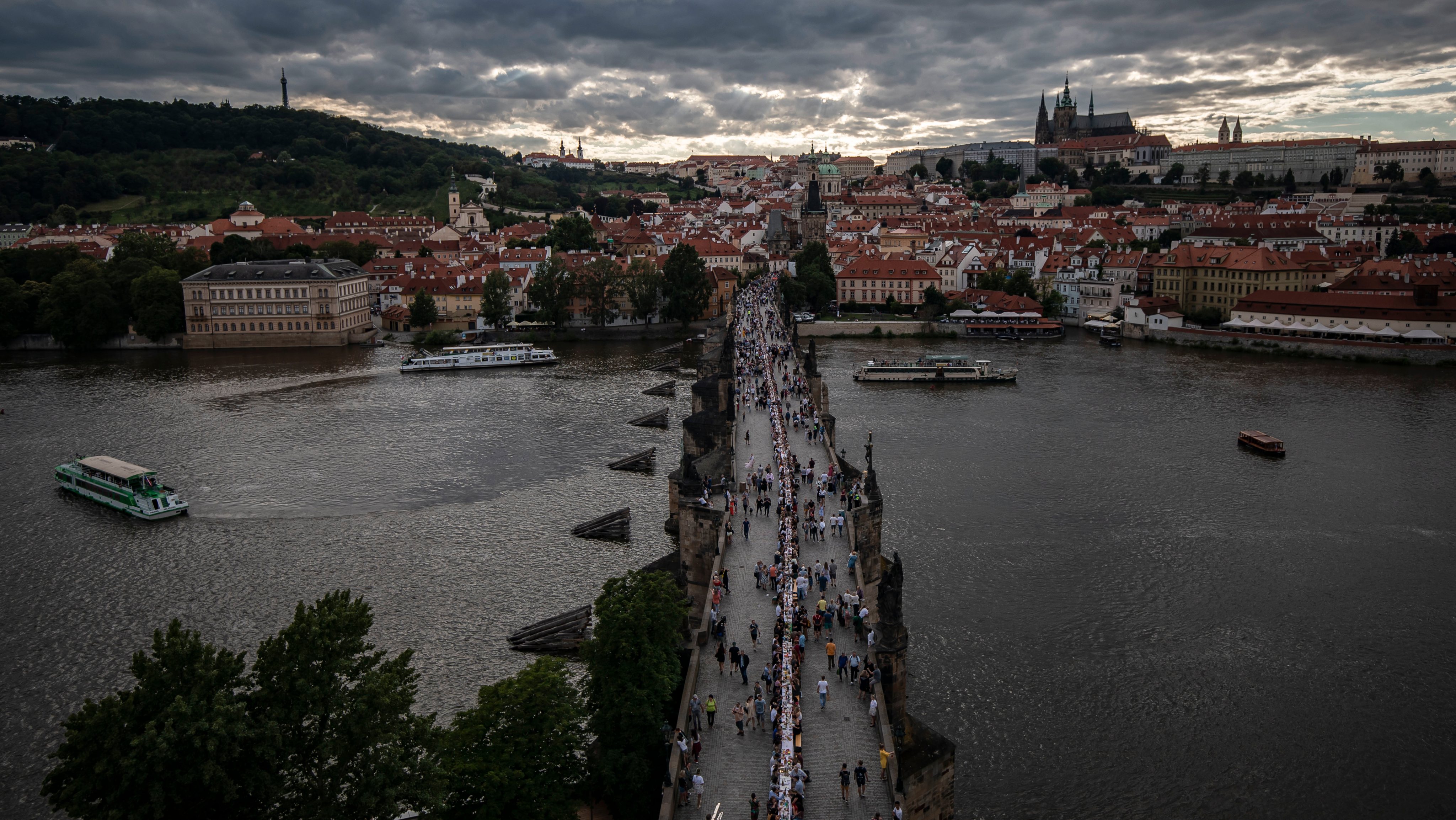 Prague Welcomes Summer With Al Fresco Dinner Party At Charles Bridge