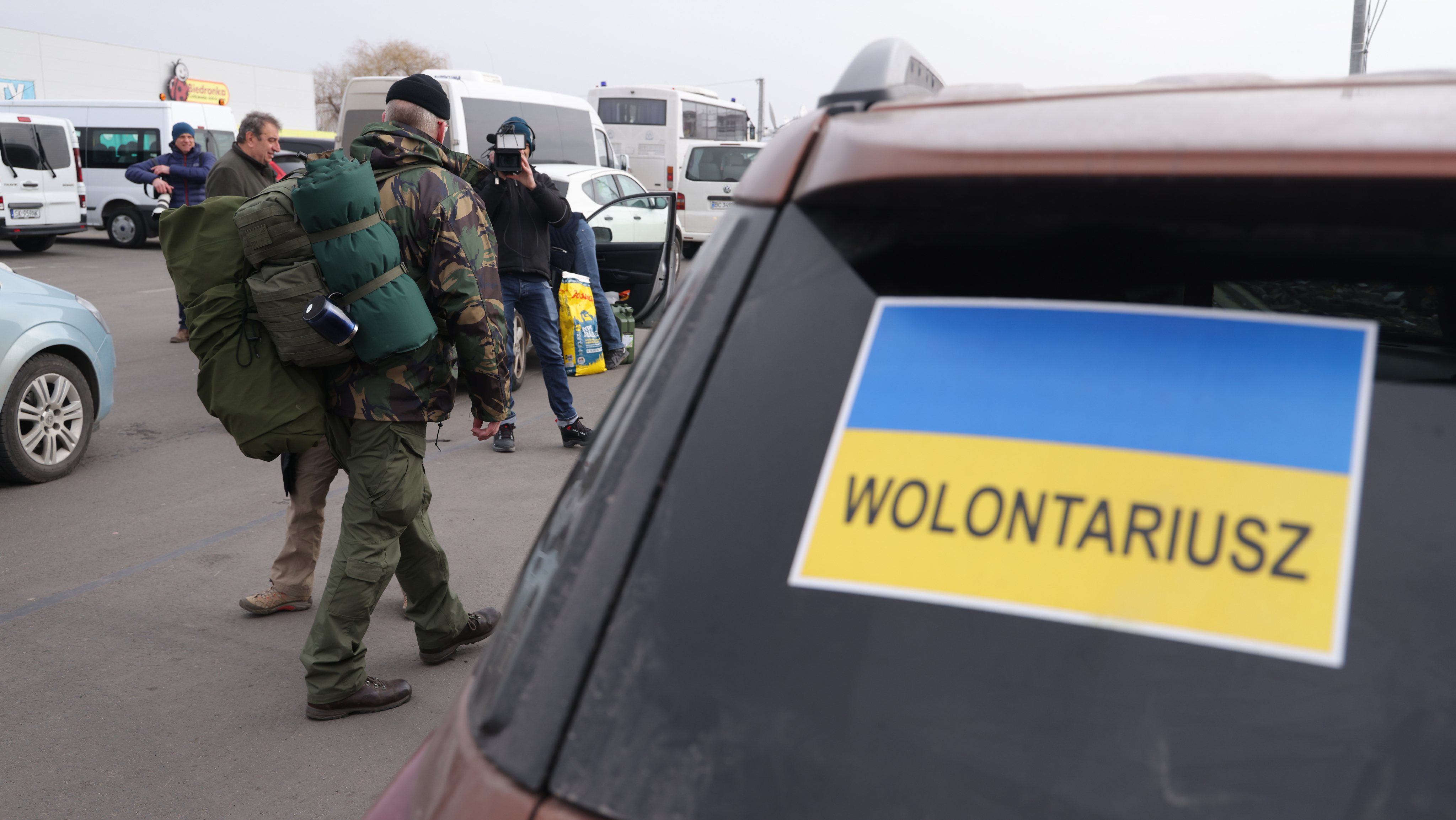 International Volunteers Take Up Arms And Head To Ukraine To Bolster Its Defense