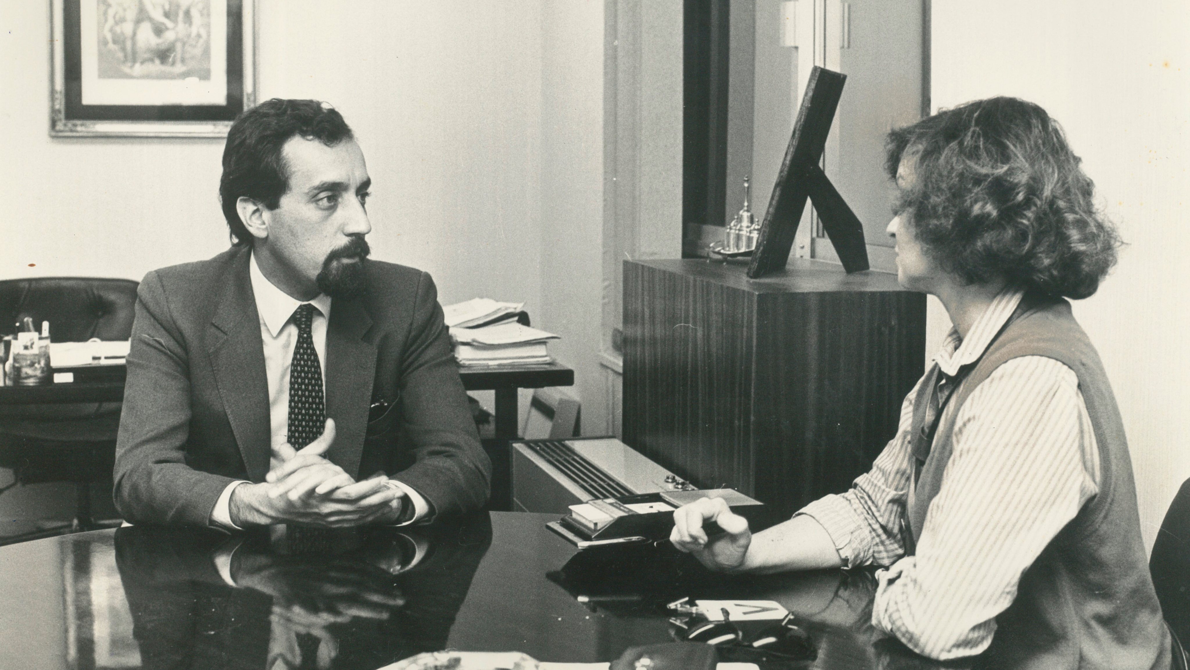 Maria João Avillez a entrevistar Marcelo Rebelo de Sousa em 1982 para o Expresso. Agora, o Presidente é o 1º convidado do seu novo programa