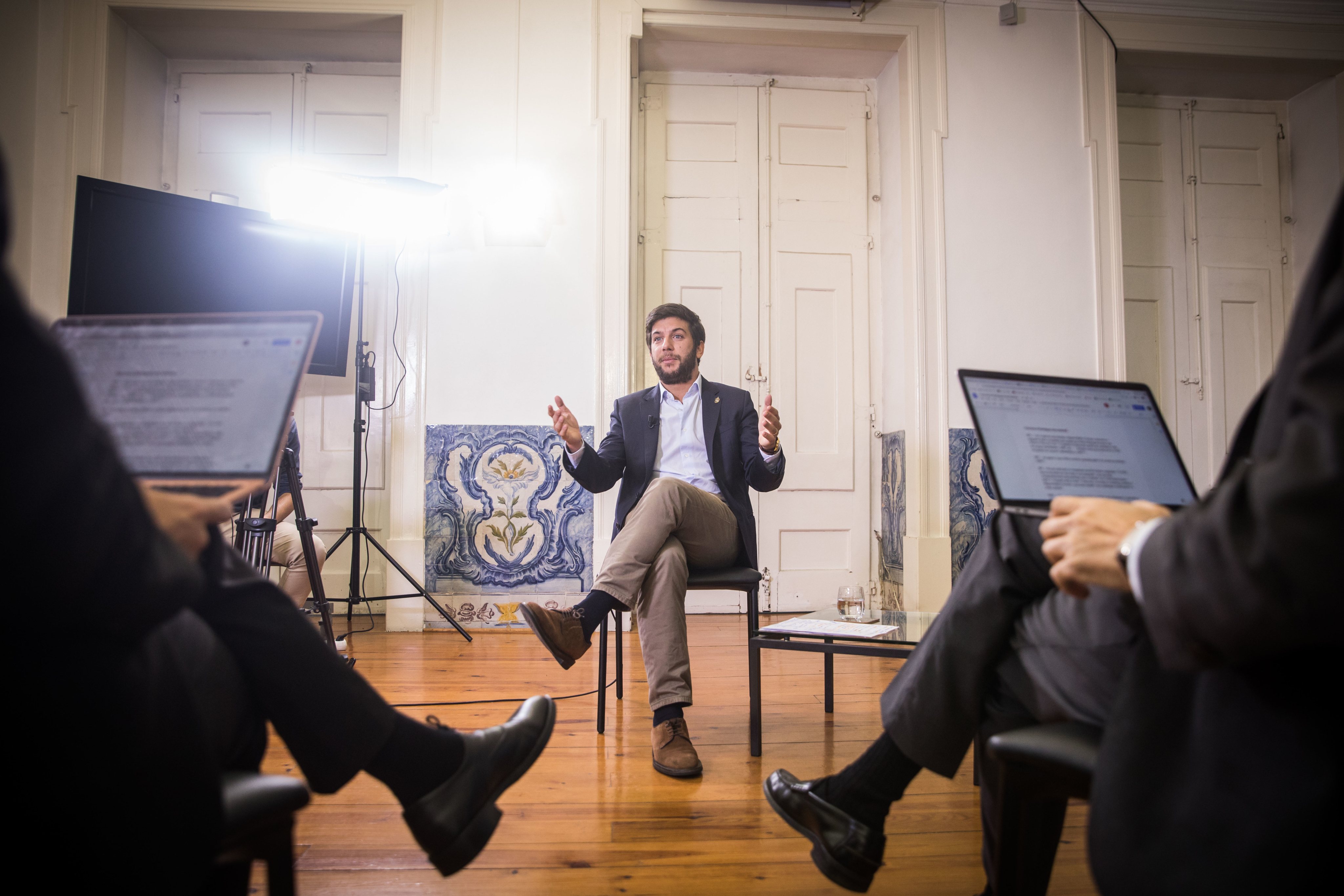 Entrevista ao presidente do CDS-PP, Francisco Rodrigues dos Santos, na sede nacional do partido, no Largo do Caldas. Lisboa, 9 de novembro de 2021. JOÃO PORFÍRIO/OBSERVADOR