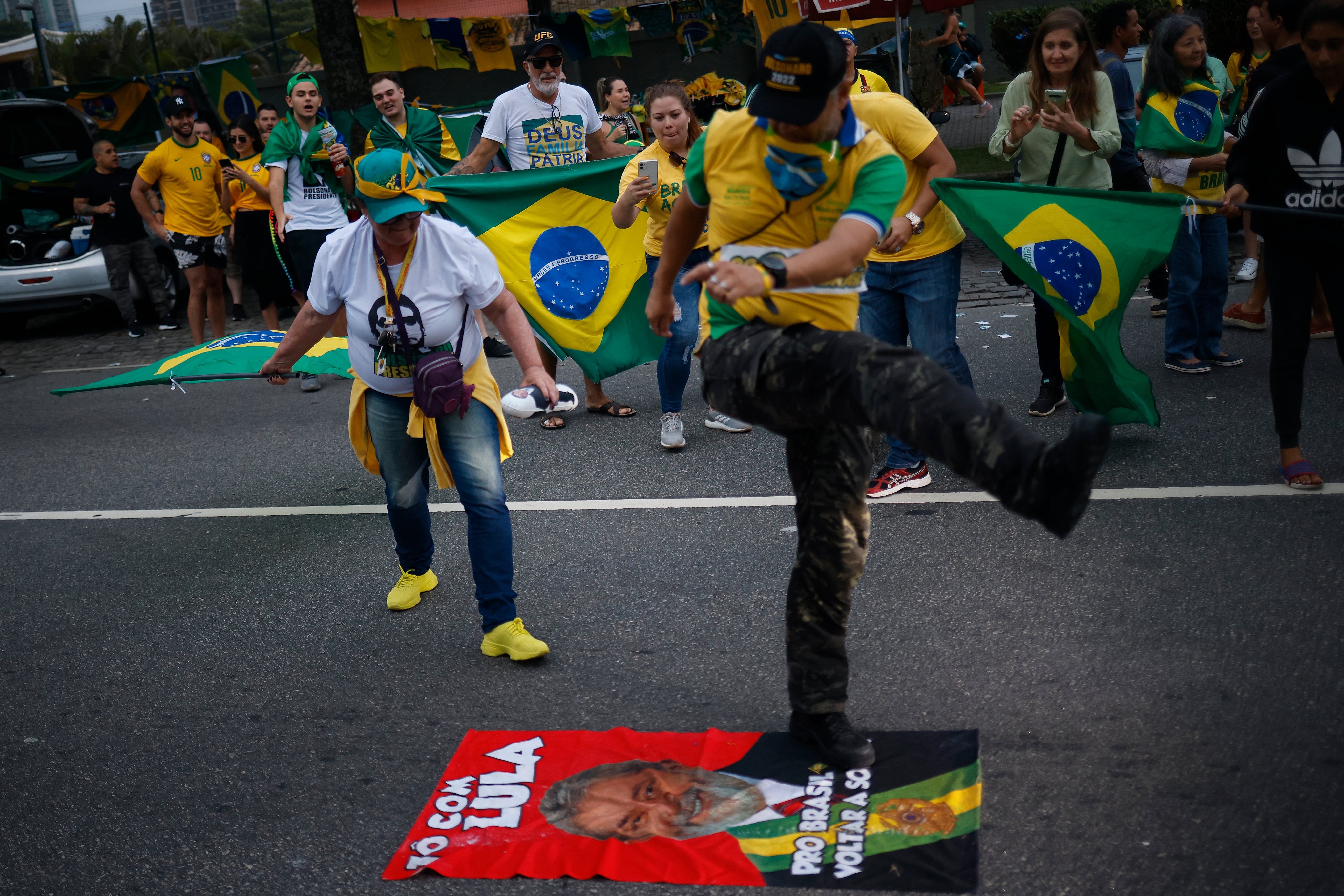 Brazilians Go to Polls in Tight Elections Polarized between Lula and Bolsonaro
