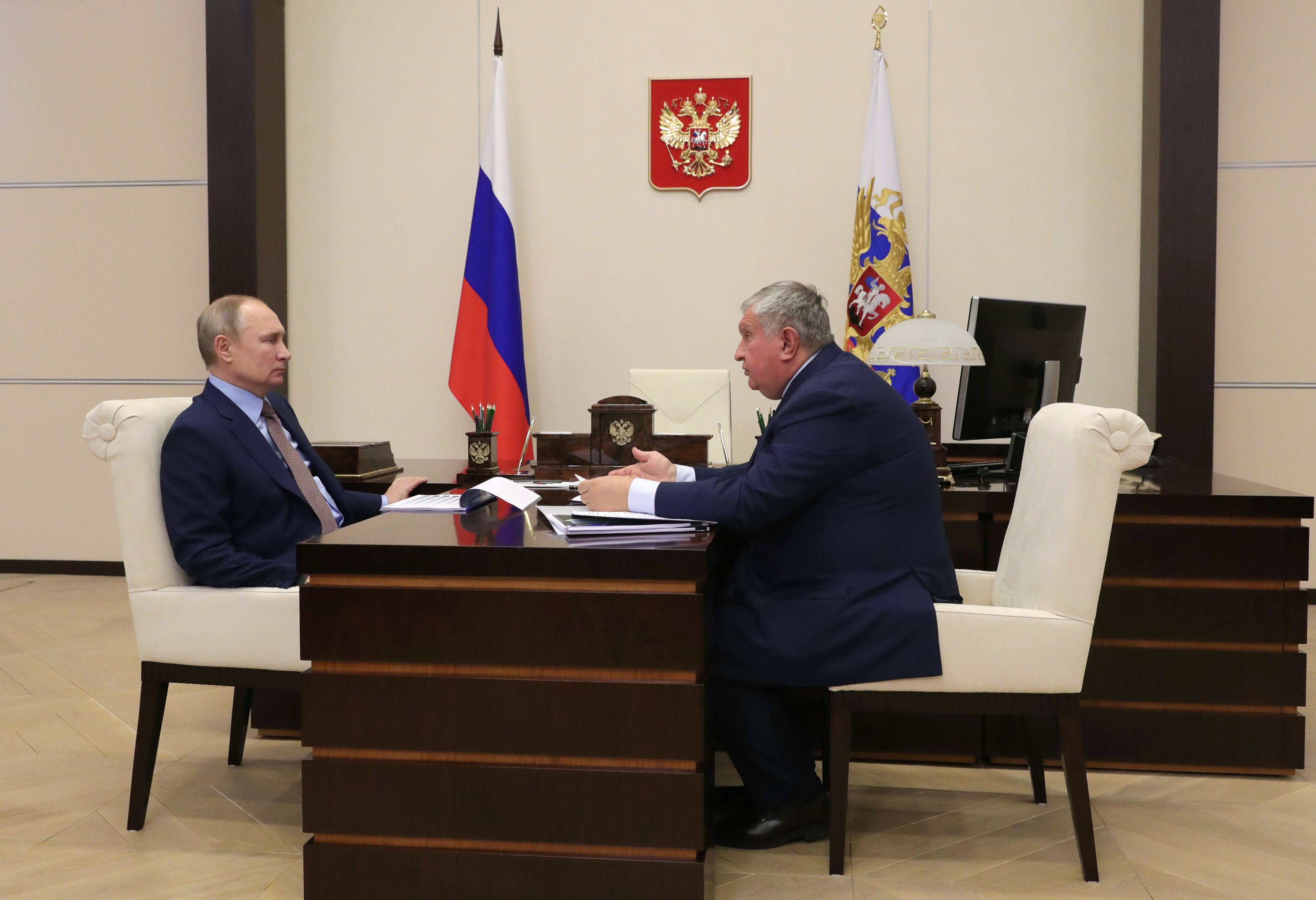 Russia&#039;s President Putin and Rosneft CEO Sechin meet in Novo-Ogaryovo