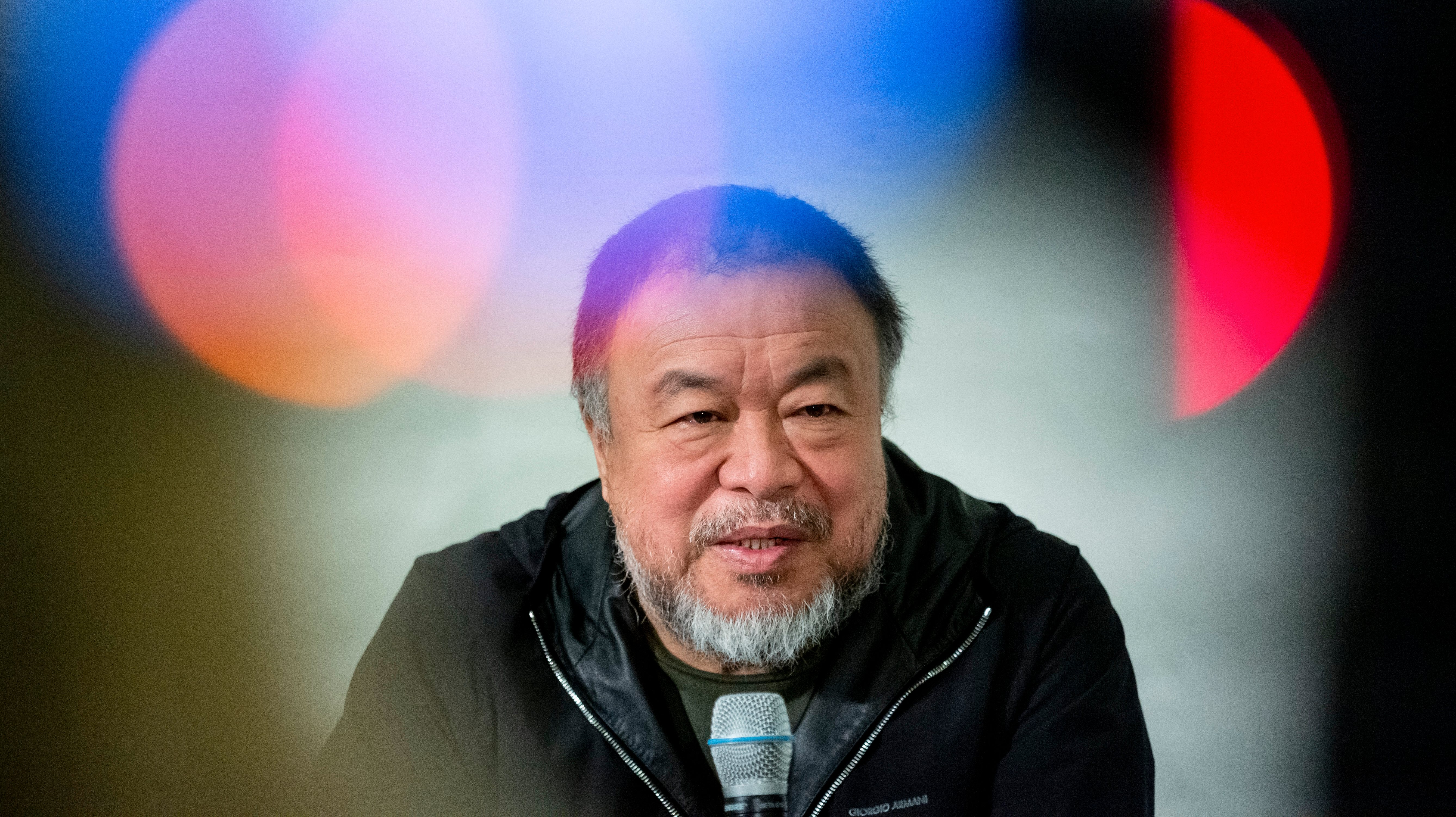 Ai Weiwei presents &quot;Safety Jackets&quot; to build yourself