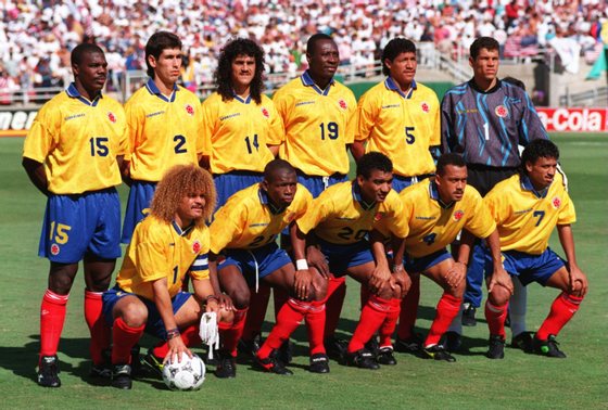 22 JUN 1994:   THE NATIONAL SOCCER TEAM OF COLOMBIA LINE UP PRIOR TO THEIR 1994 WORLD CUP MATCH AGAINST THE USA AT THE ROSE BOWL IN PASADENA, CALIFORNIA. Mandatory Credit: Shaun Botterill/ALLSPORT