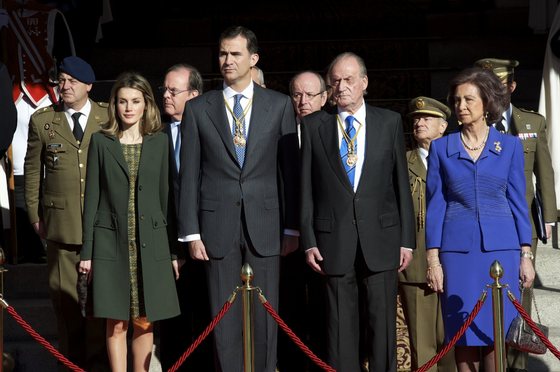 MADRID, SPAIN - DECEMBER 27:  Spanish Royals (L to R) Princess Letizia, Prince Felipe, King Juan Carlos and Queen Sofia attend the first Parliament session with the new government at the Spanish parliament building on December 27, 2011 in Madrid, Spain.  (Photo by Carlos Alvarez/Getty Images)