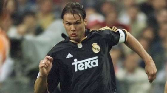SAINT-DENIS, FRANCE:  Spanish midfielder and capitain of Real Madrid Fernando Redondo runs with the ball 24 May 2000, during the Champion's League final Real Madrid vs Valencia at the Stade of France in Saint-Denis, north of Paris. Madrid won 3-0. (ELECTRONIC IMAGE) (Photo credit should read PATRICK HERTZOG/AFP/Getty Images)