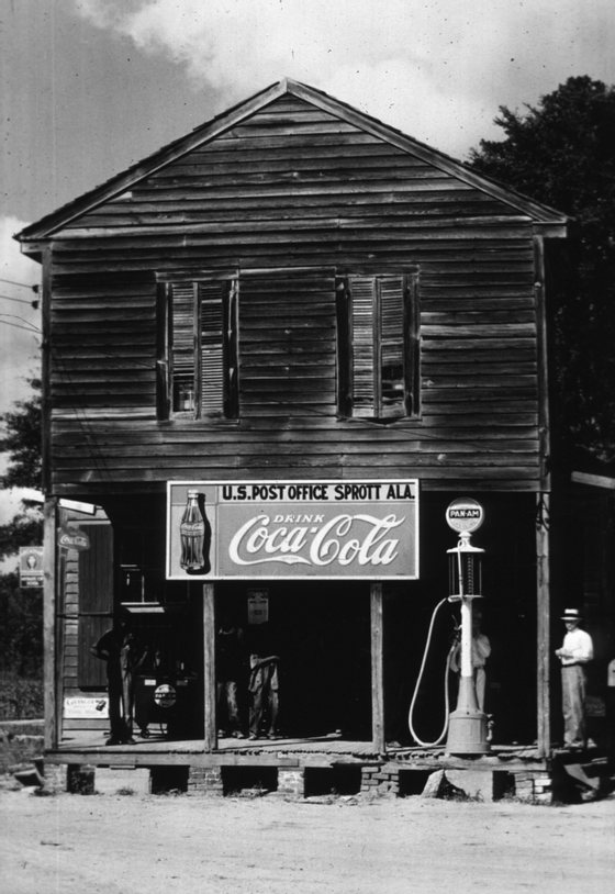 A store in Sprott, Alabama.   (Photo by Walker Evans/Getty Images)