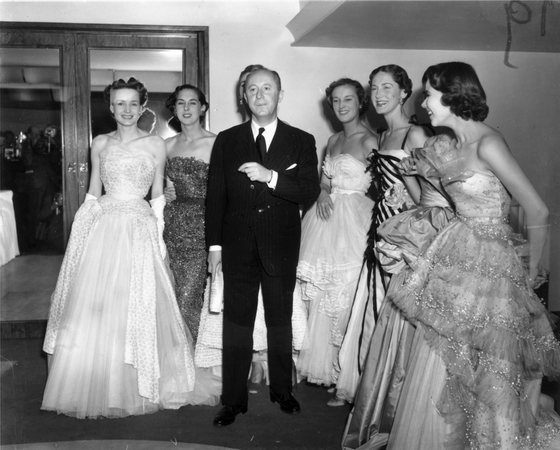 25th April 1950:  Fashion couturier Christian Dior (1905 - 1957), designer of the 'New Look' and the 'A-line', with six of his models after a fashion parade at the Savoy Hotel, London.  (Photo by Fred Ramage/Keystone/Getty Images)